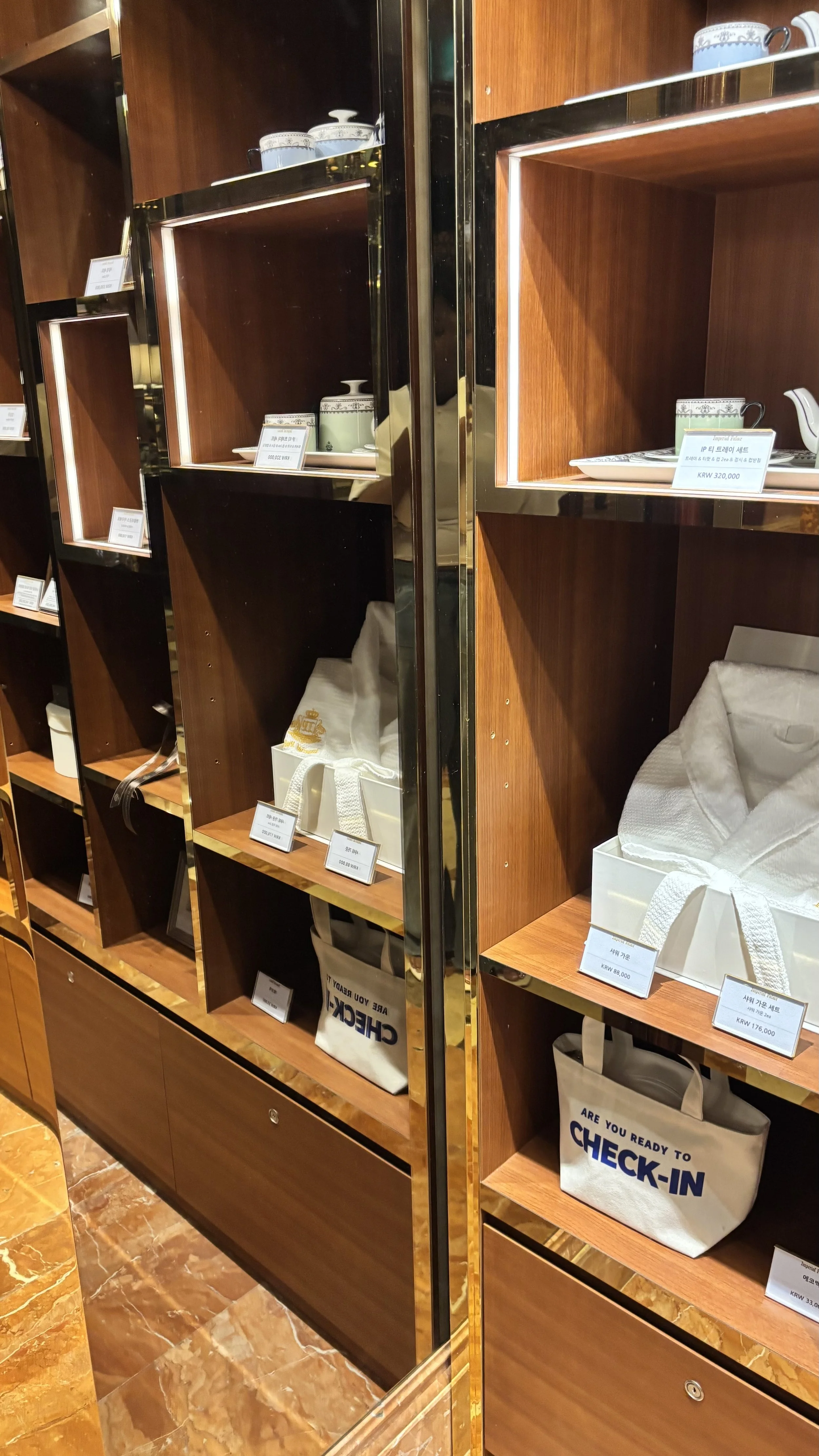 shelves with Chinese tea sets, gift bags, and shopping baskets in a store display