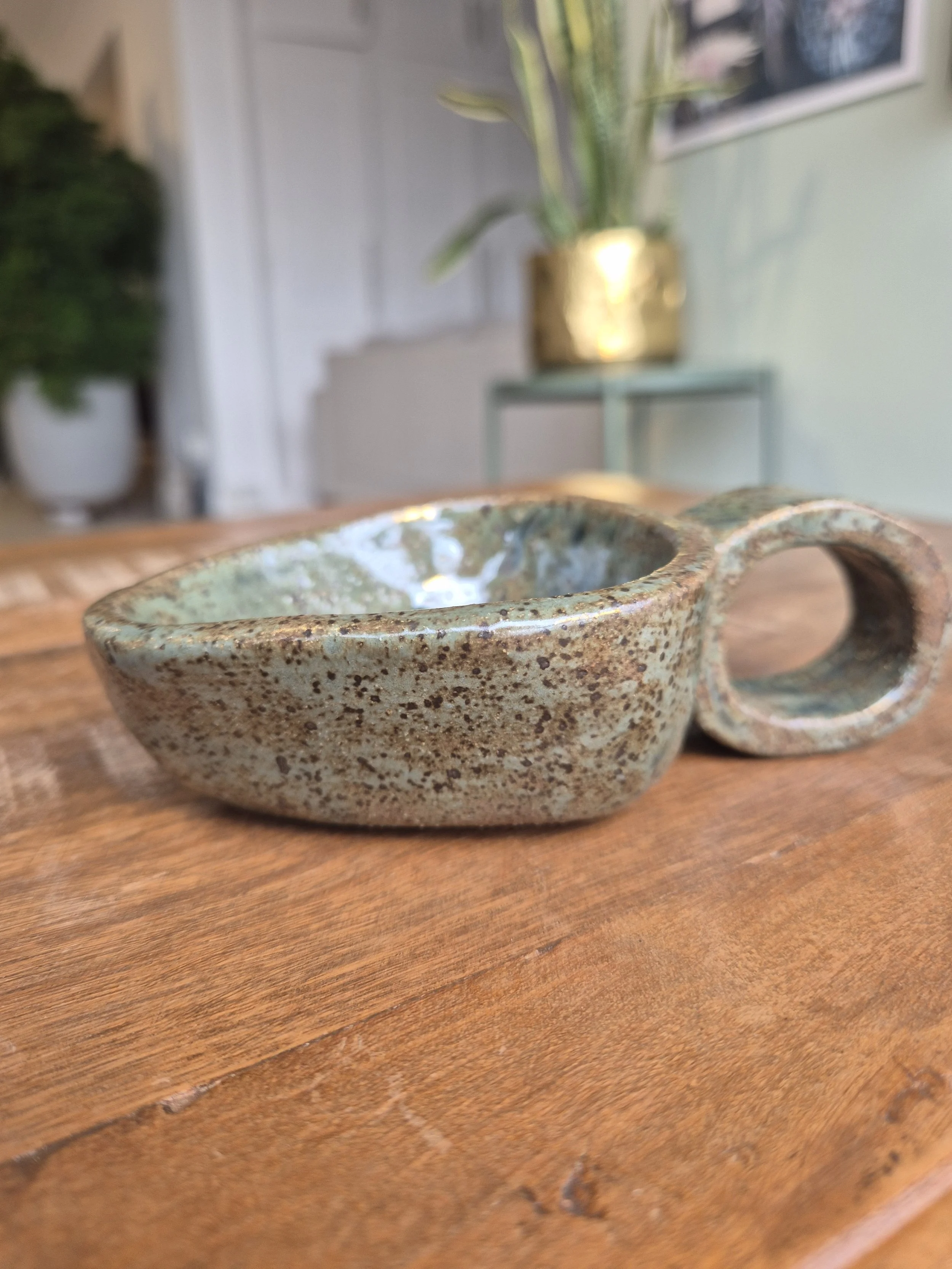 Tigela de cerâmica com acabamento speckled