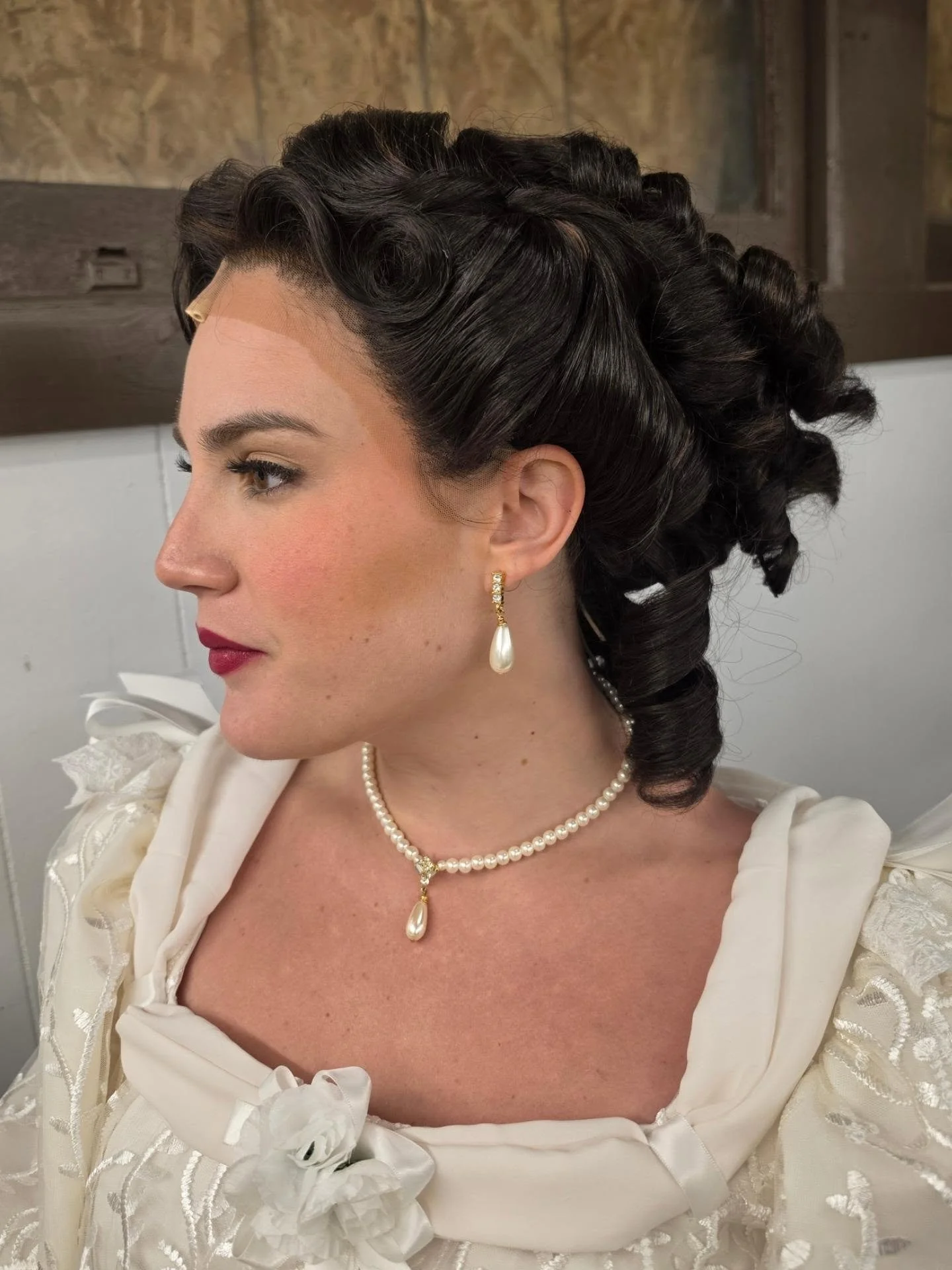 Period hairstyles 0 Me 1

They didn't defeat me but they certainly put up a good fight. I don't want to know the total amount of hours I spent tucking every loose strand of hair into tendrils. Worth it though. How lucky am I to put my work on such wo