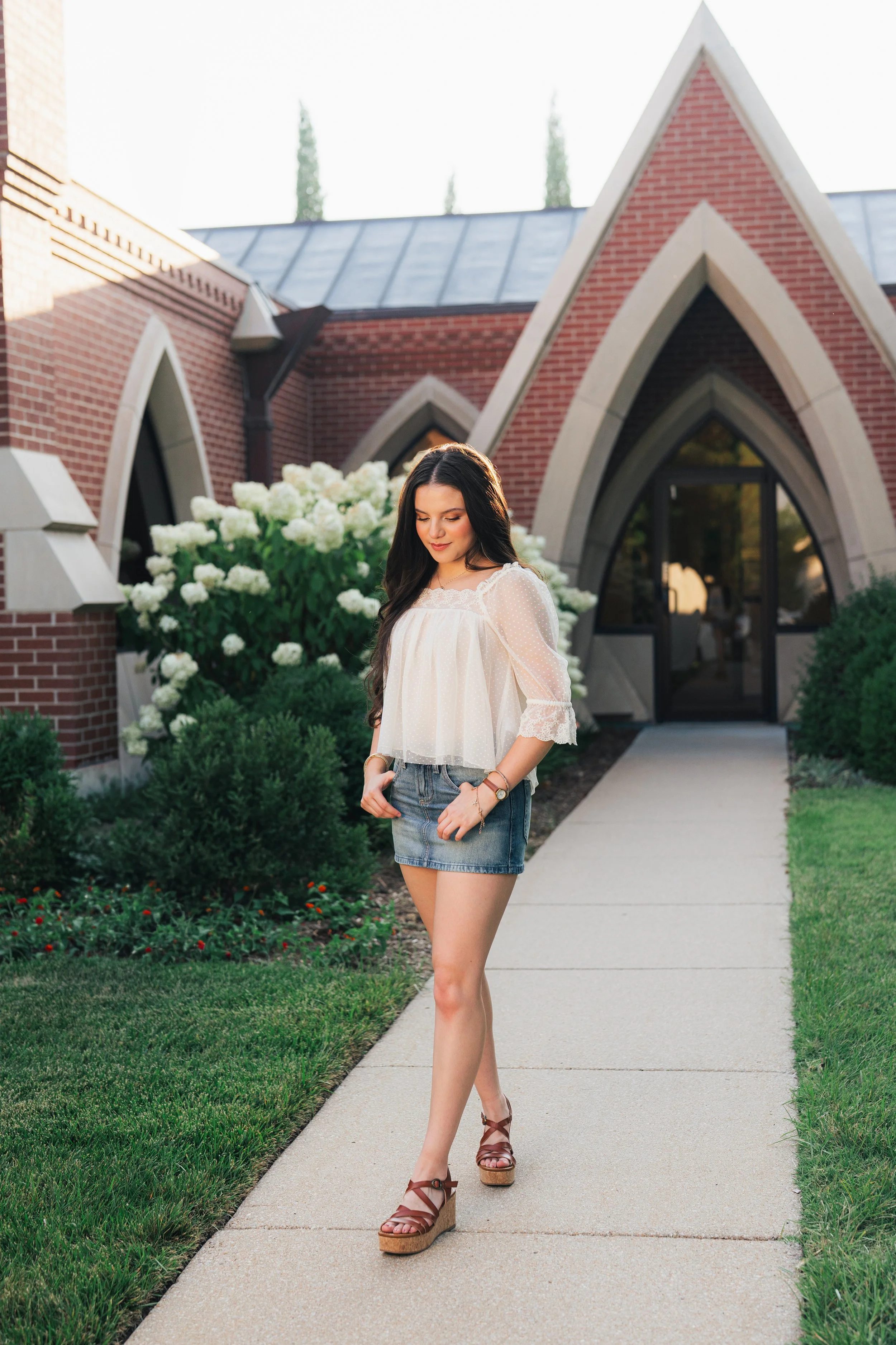 wichita senior photographer girl with flowers.jpg