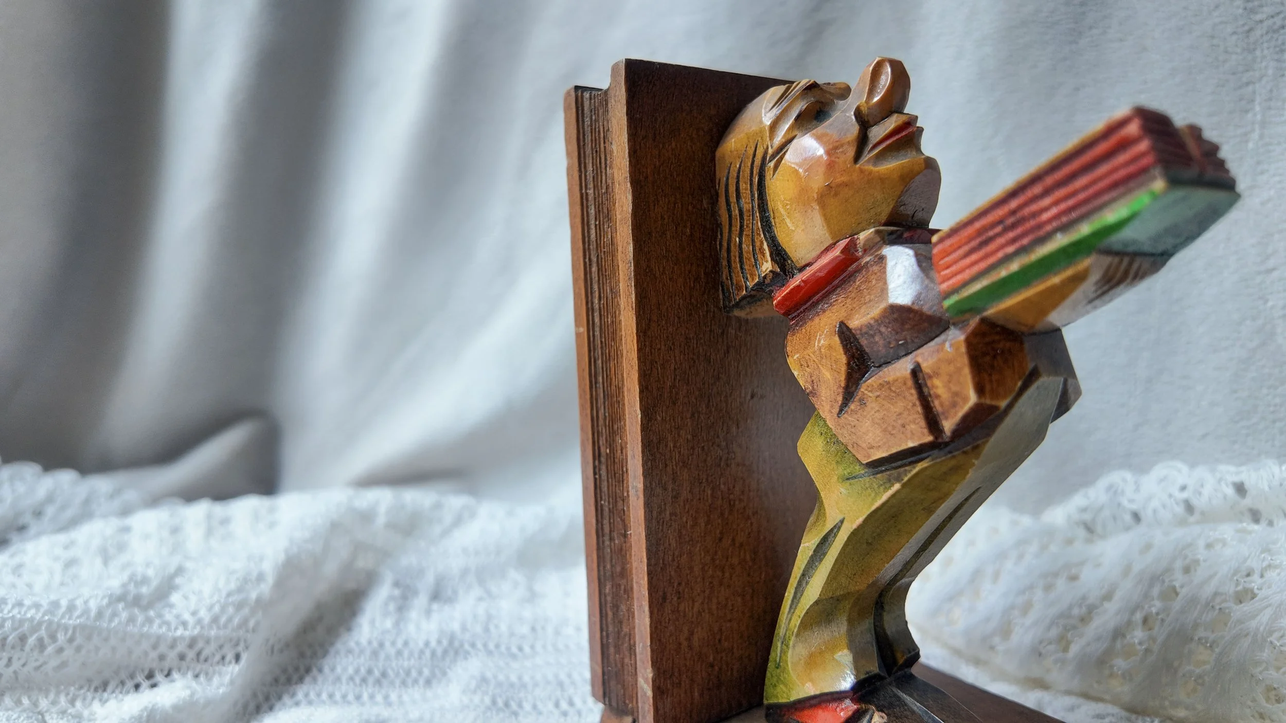 WOOD BOOKEND.jpg5.jpg