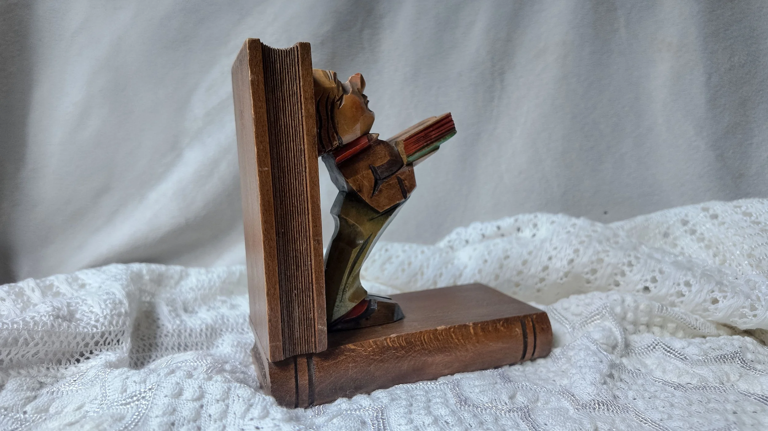 WOOD BOOKEND.jpg4.jpg