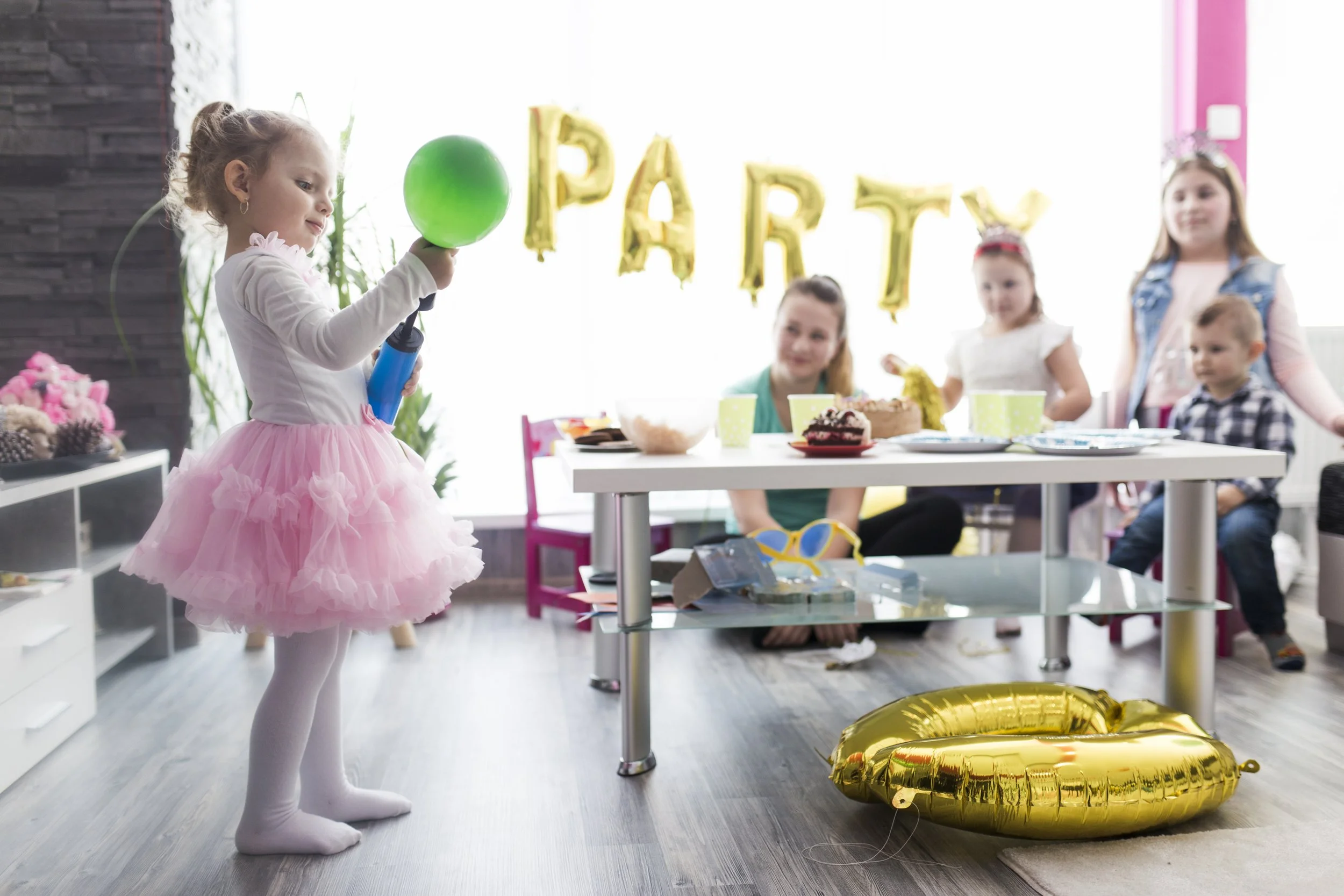 lovely-girl-pumping-balloon.jpg