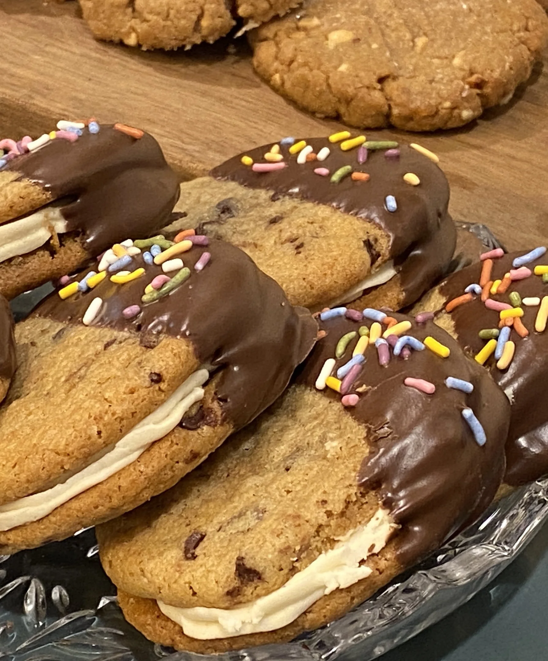Chocolate Dipped Sandwich Cookie  6 count