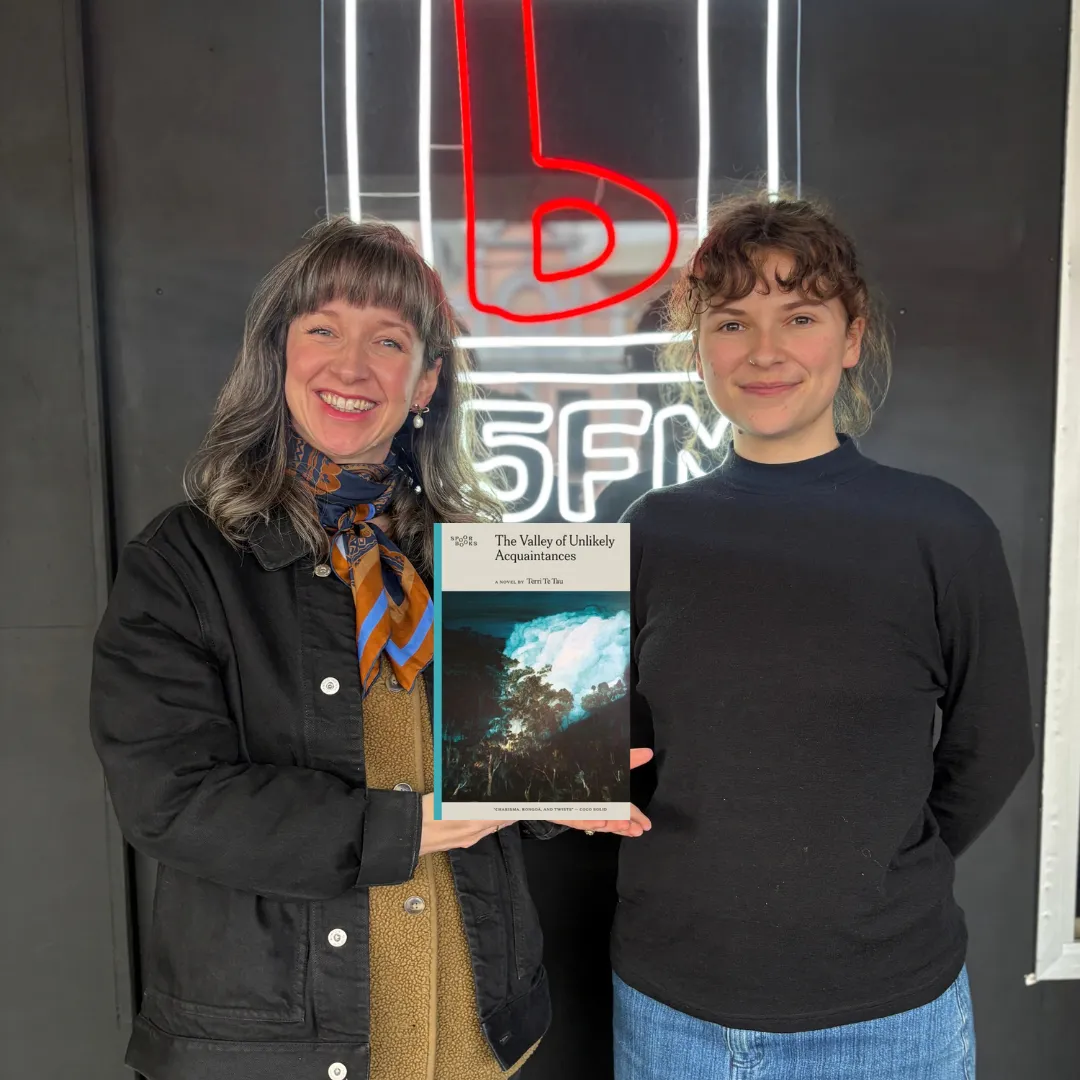 95bFM's Loose Reads: The Valley of Unlikely Acquaintances by Terri te tau