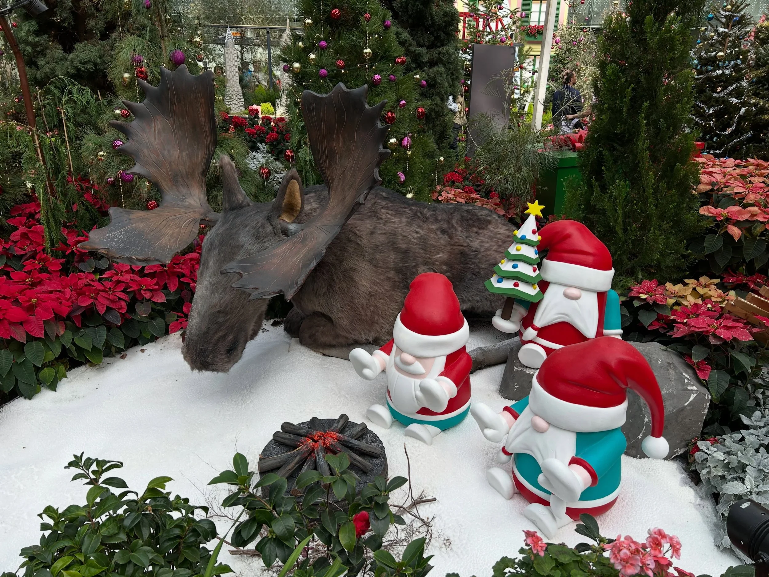 My husband always tease me about my love for Christmas. I&rsquo;m living in a country with no distinct seasons, and my seasons are &lsquo;Christmas is coming&rsquo;, &lsquo;Christmas season&rsquo; and &lsquo;Christmas is just over&rsquo;. 
Tell me if