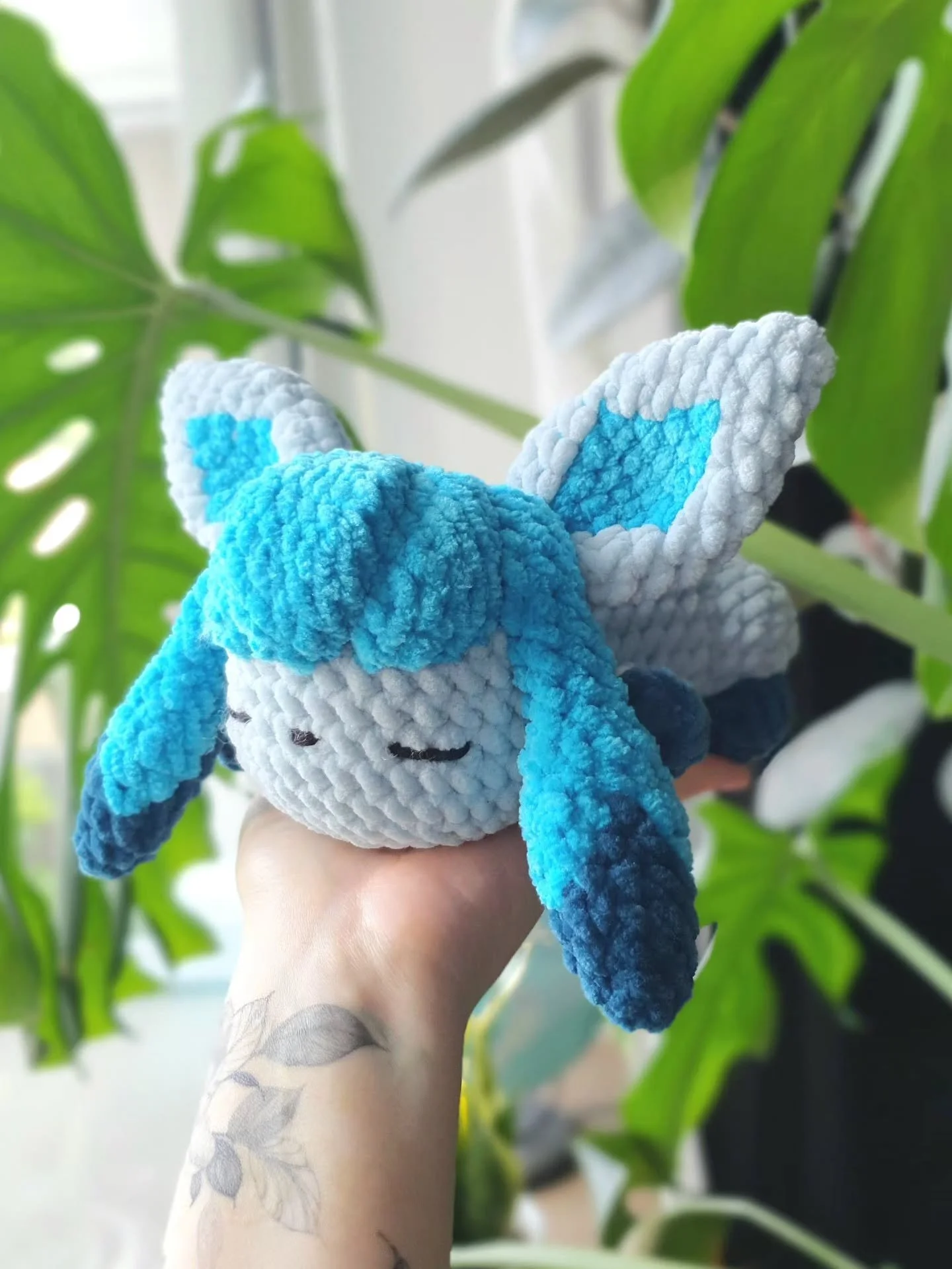 With the never-ending heatwaves in Europe, I sure wish I had one of these right now to cool my apartment down 😅🥵❄️

👉 crochet pattern by @pandas_crochet (modified)

#crochet #crochetplushie #amigurumi