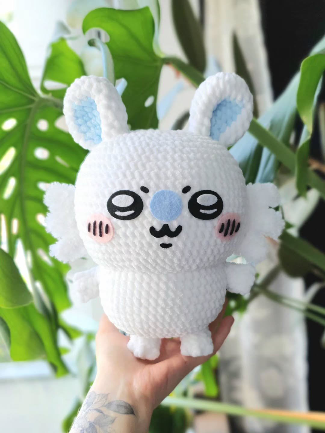 🩵MOMONGA🩵 I used two different kinds of yarn for this plushie, and I feel like the contrast of the two textures is so nice! 😍 swipe to see the fluffy tail! 

✏️ crochet pattern by me (unreleased)

✨️advertisement✨️
The yarn for this plushie was ki