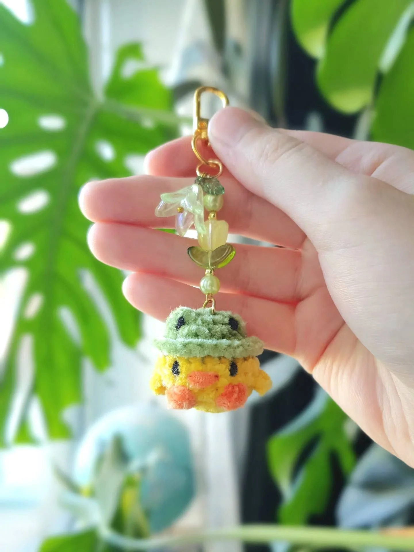 just a tiny little duck in a frog hat 🤭❤️ I know it's trendy for keychains and bag charms to be big and chonky but I really love tiny ones like this 🥰

👉 crochet pattern by @nastik.toys
( English translation by @ackyplushies )

#crochet #crochetpl