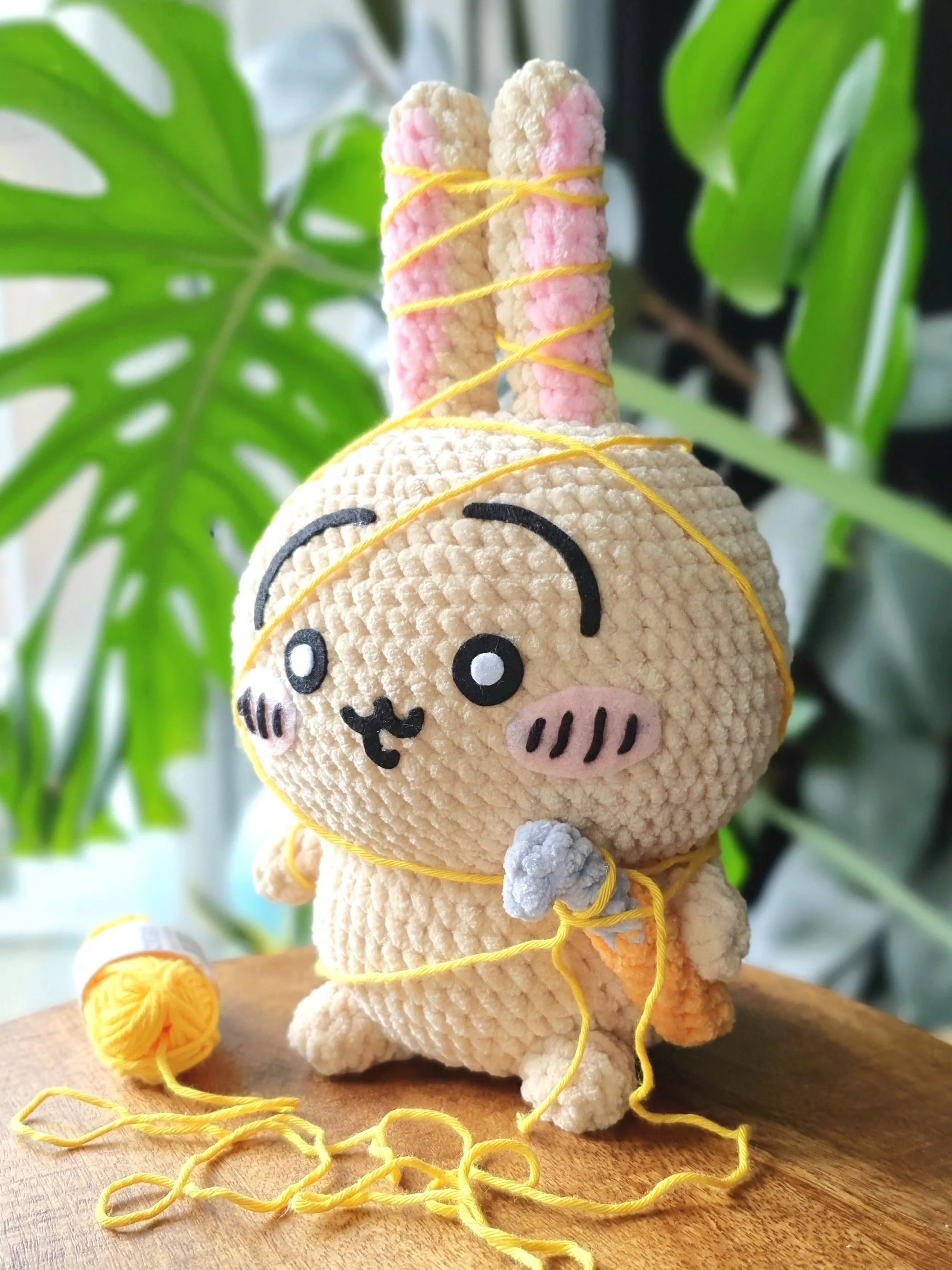 For this plushie, I really asked myself "What would Usagi do? 🤔" The answer was ... probably chaos 😂

In my head canon, Hachiware helped them put a slip knot on their hook, and from there, yarn just went flying EVERYWHERE 😂 Like, Usagi w