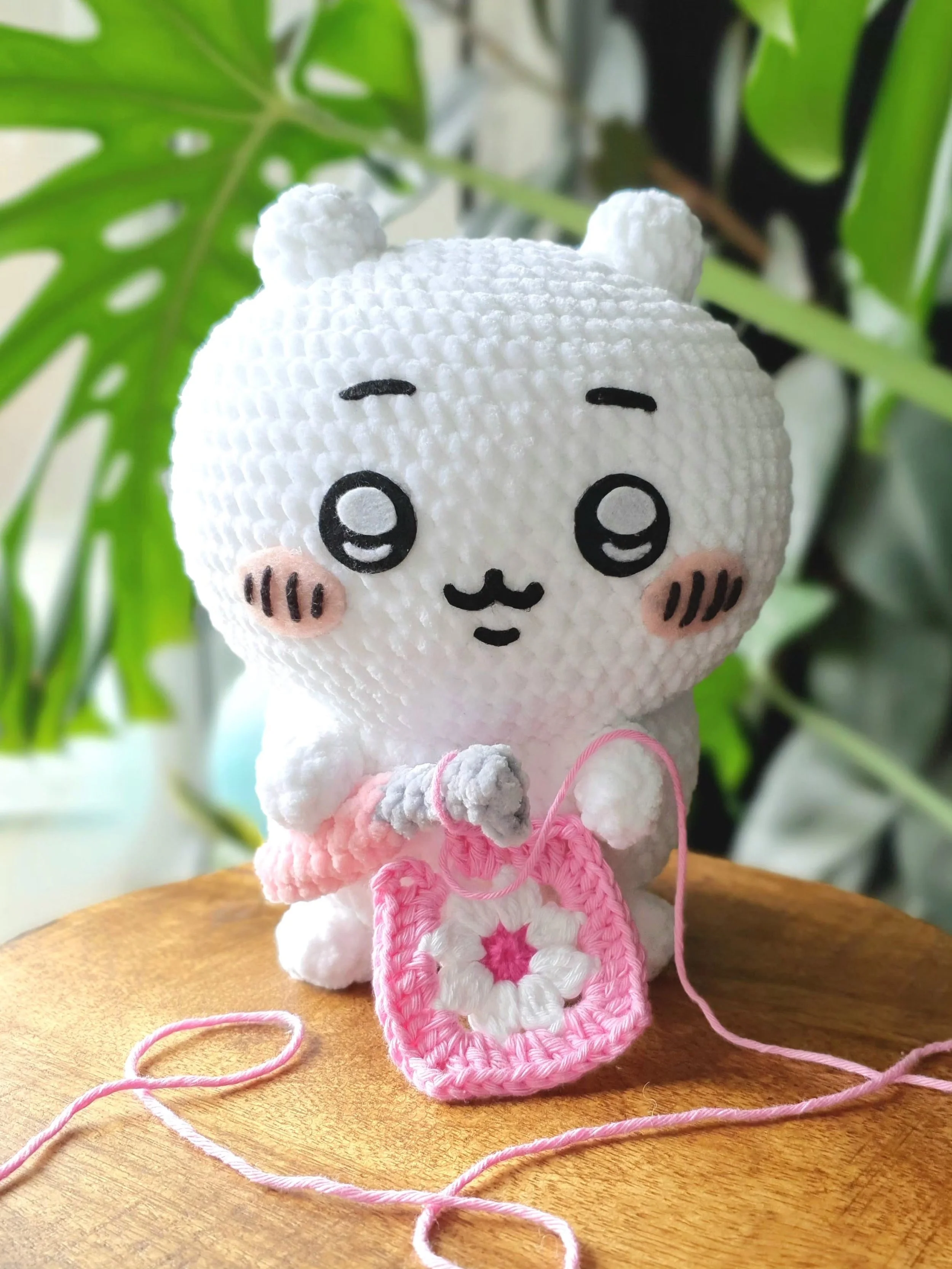 So, when I asked myself "What would Chiikawa's face look like if they were crocheting?", my first instinct was that they would probably struggle 😅 Cause ... they struggle with pretty much everything 🥲

But then I thought, well, Chiikawa i