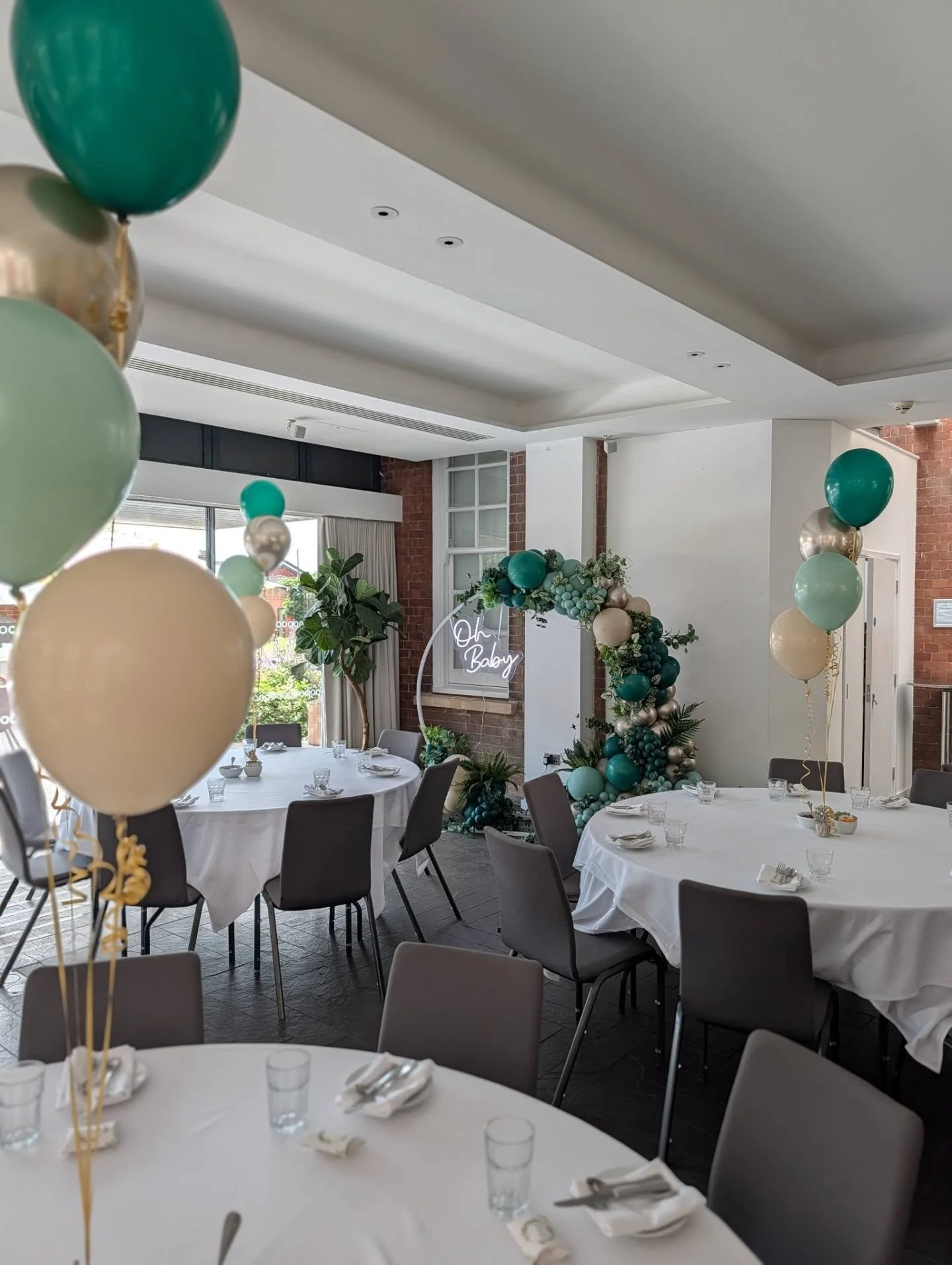 The last of the trio! And what a lovely one it's been!! 

All the greens, the wild foliage - in love with it all! 🌿

Next week we have West pints wedding fair and we can't wait to meet so many of you there!!

#babyshowerballoons #backdrops #exeter #