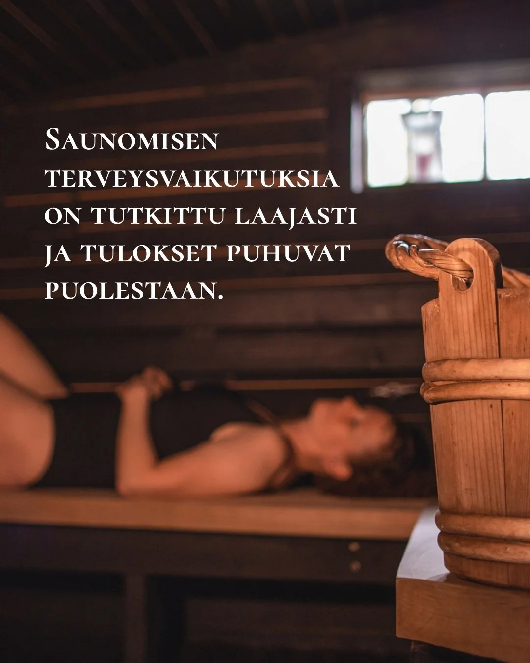 Saunomisen terveysvaikutuksia on tutkittu laajasti. Tutkimusn&auml;ytt&ouml; viittaa siihen, ett&auml; s&auml;&auml;nn&ouml;llinen saunominen voi muun muassa tukea syd&auml;n- ja verenkiertoelimist&ouml;n terveytt&auml;, v&auml;hent&auml;&auml; stres