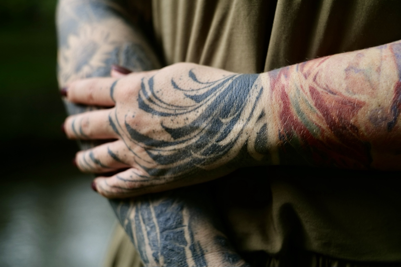 Hand- &amp; Nackentattoos  