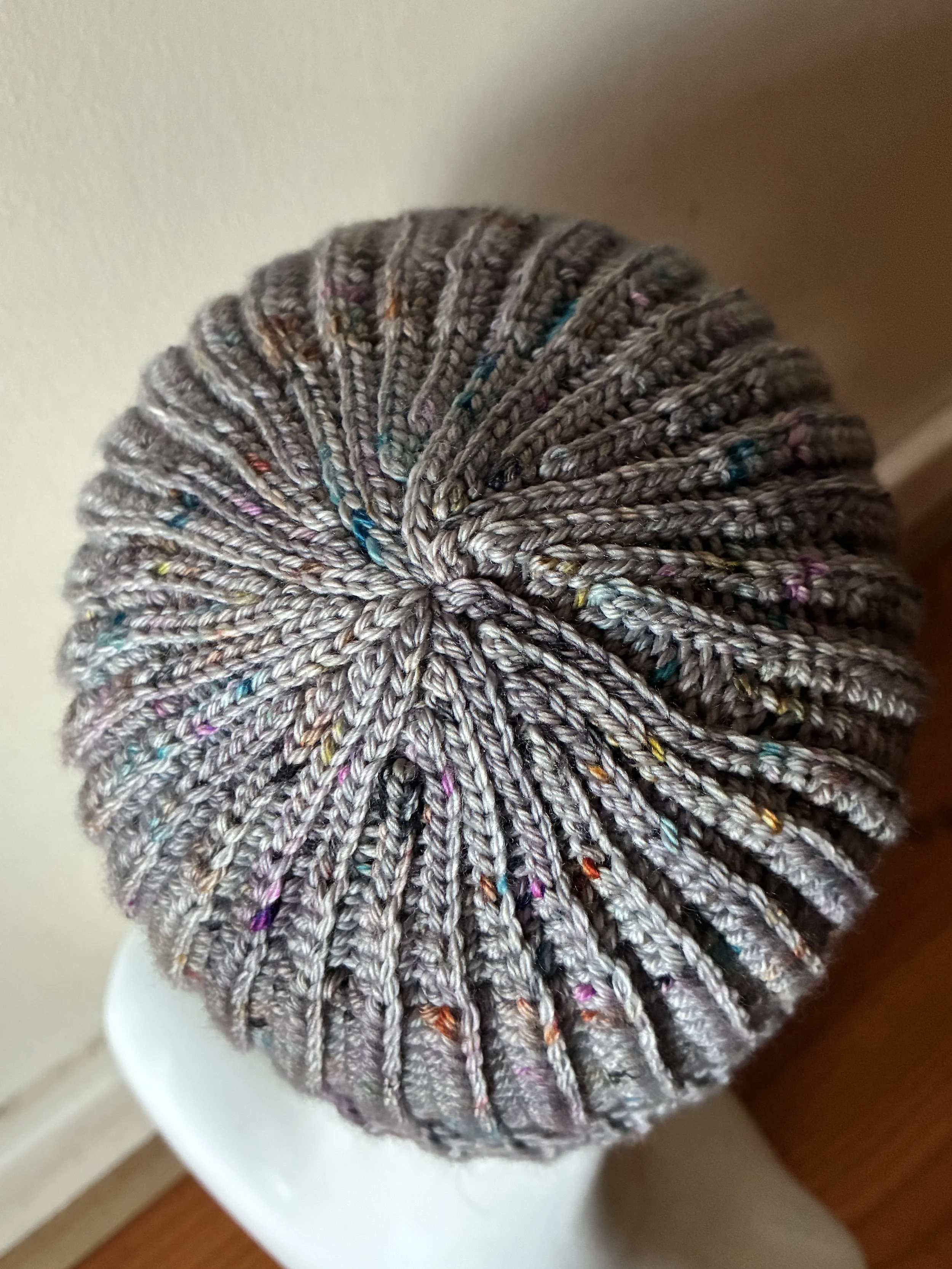 Fold-over brim fit - crown detail