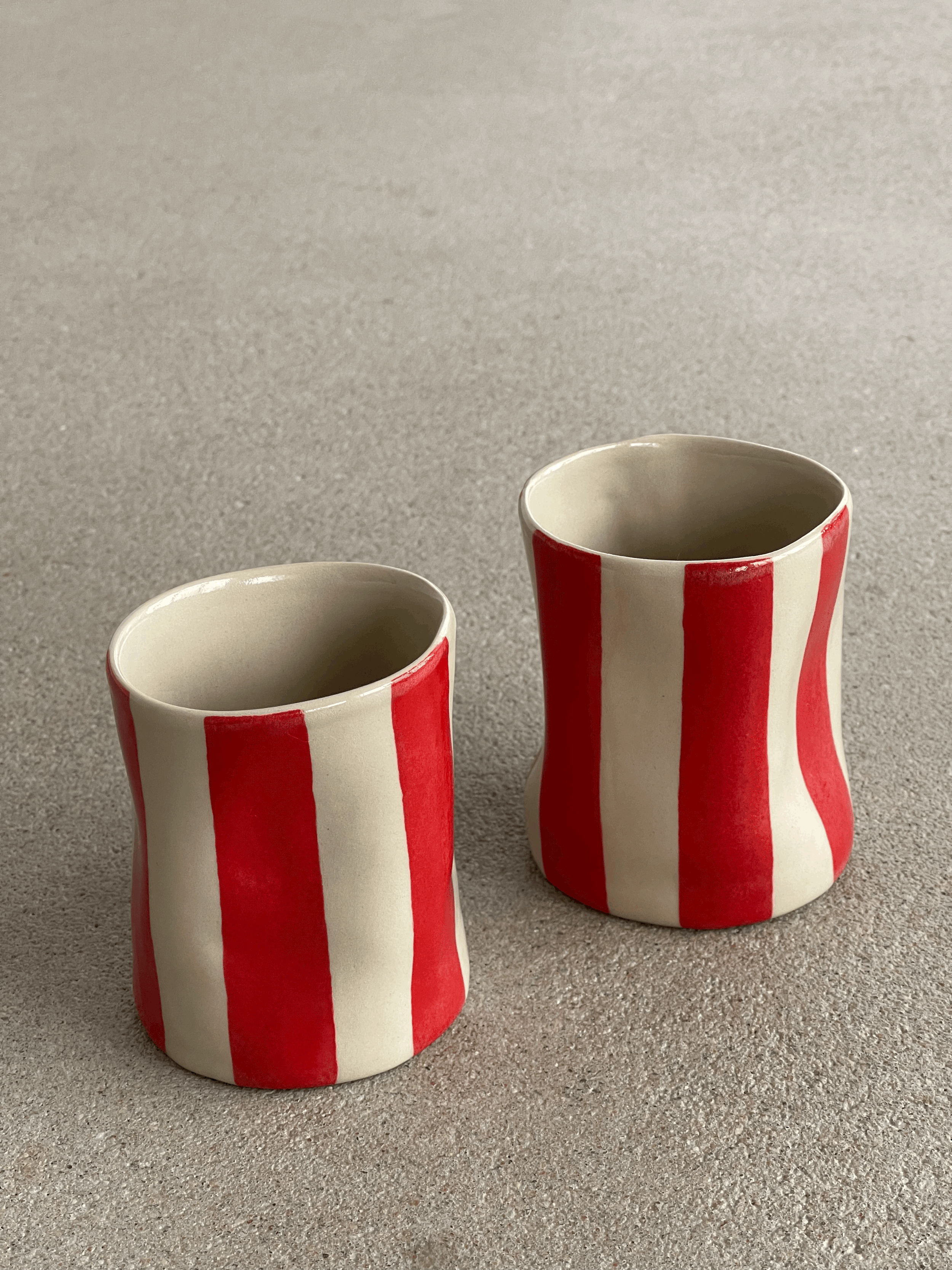 Puodelis Stripes (raudona)