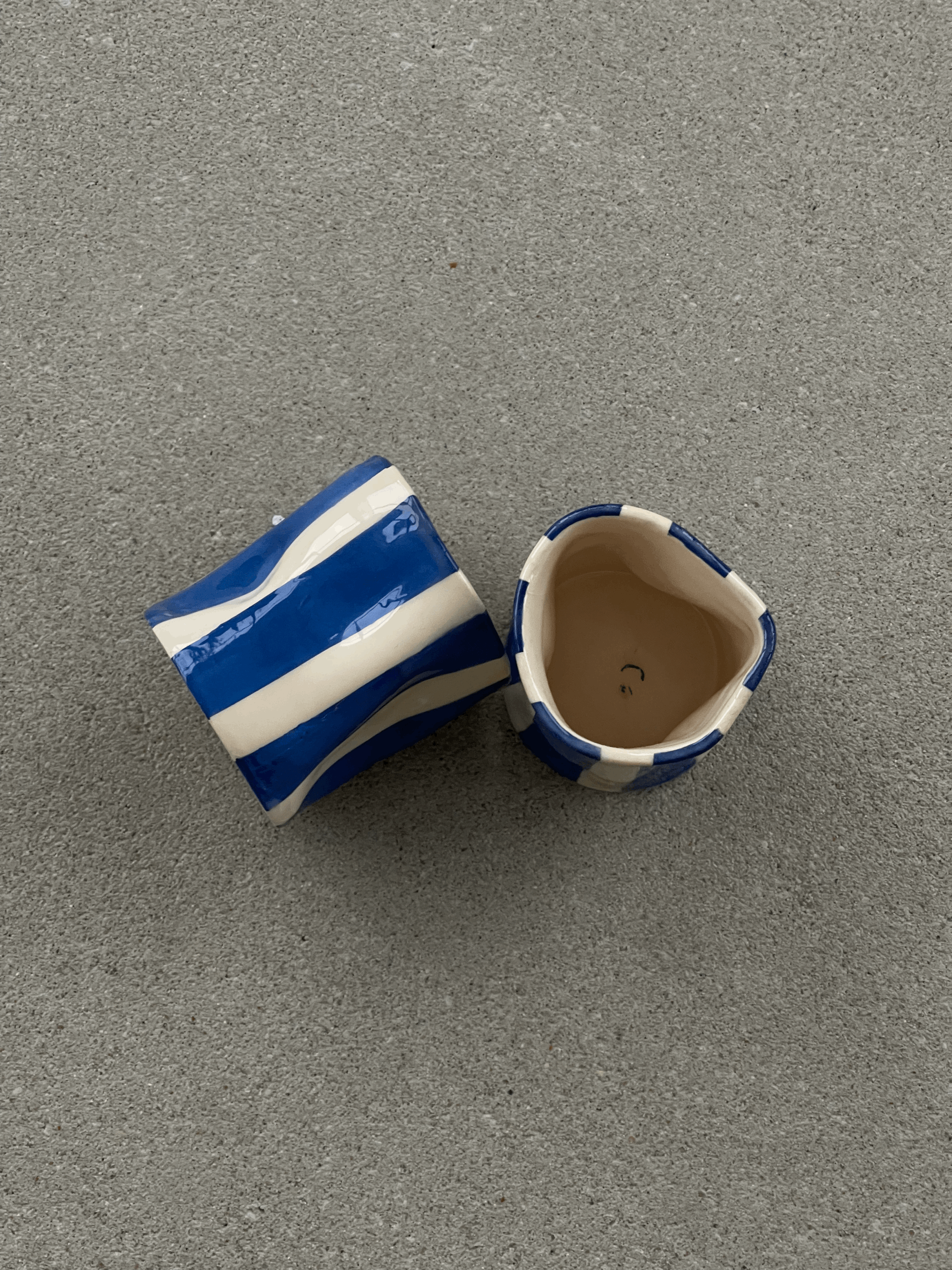 Puodelis Stripes (Mėlynas)
