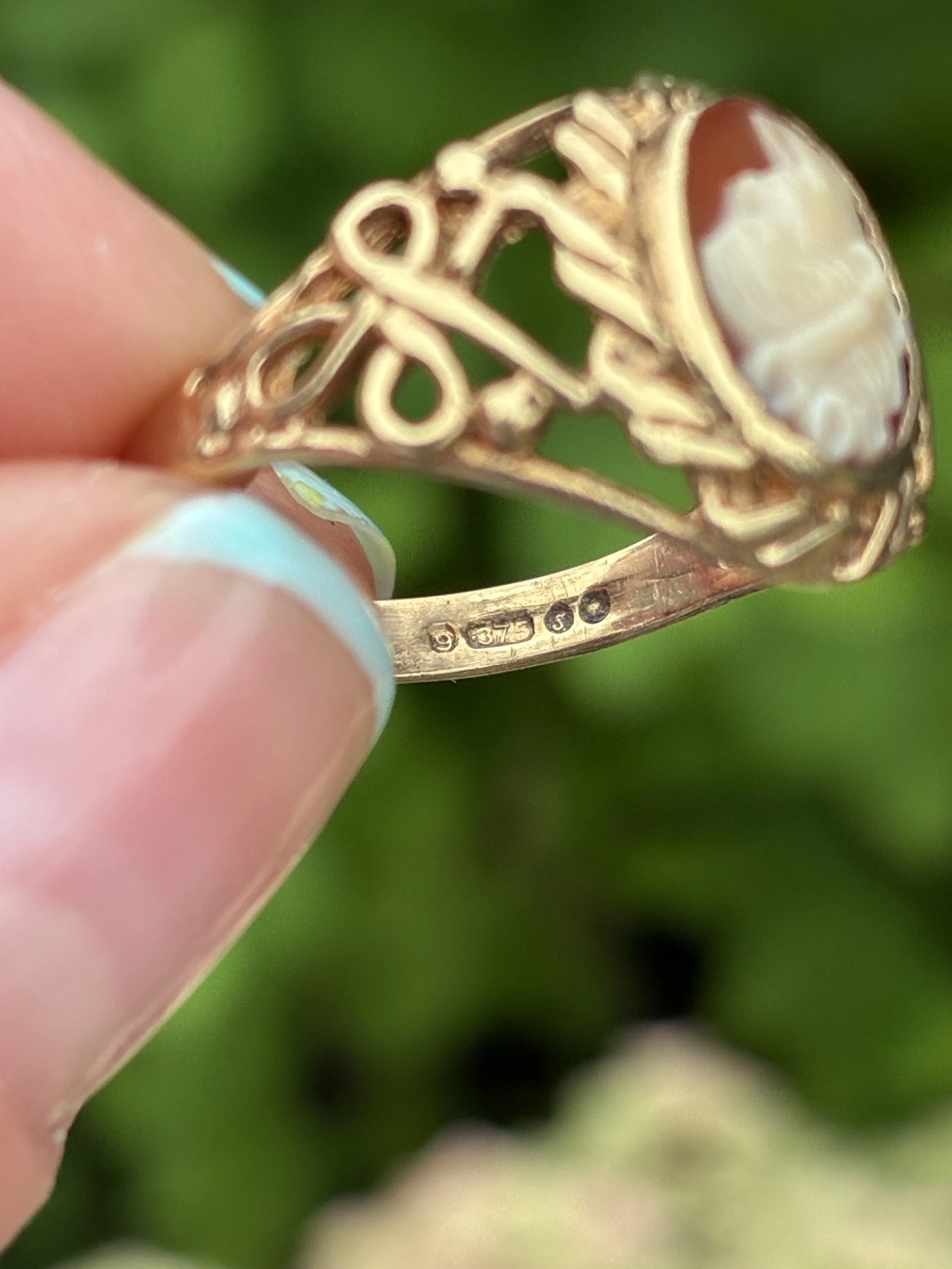 Cameo Ring hallmark image