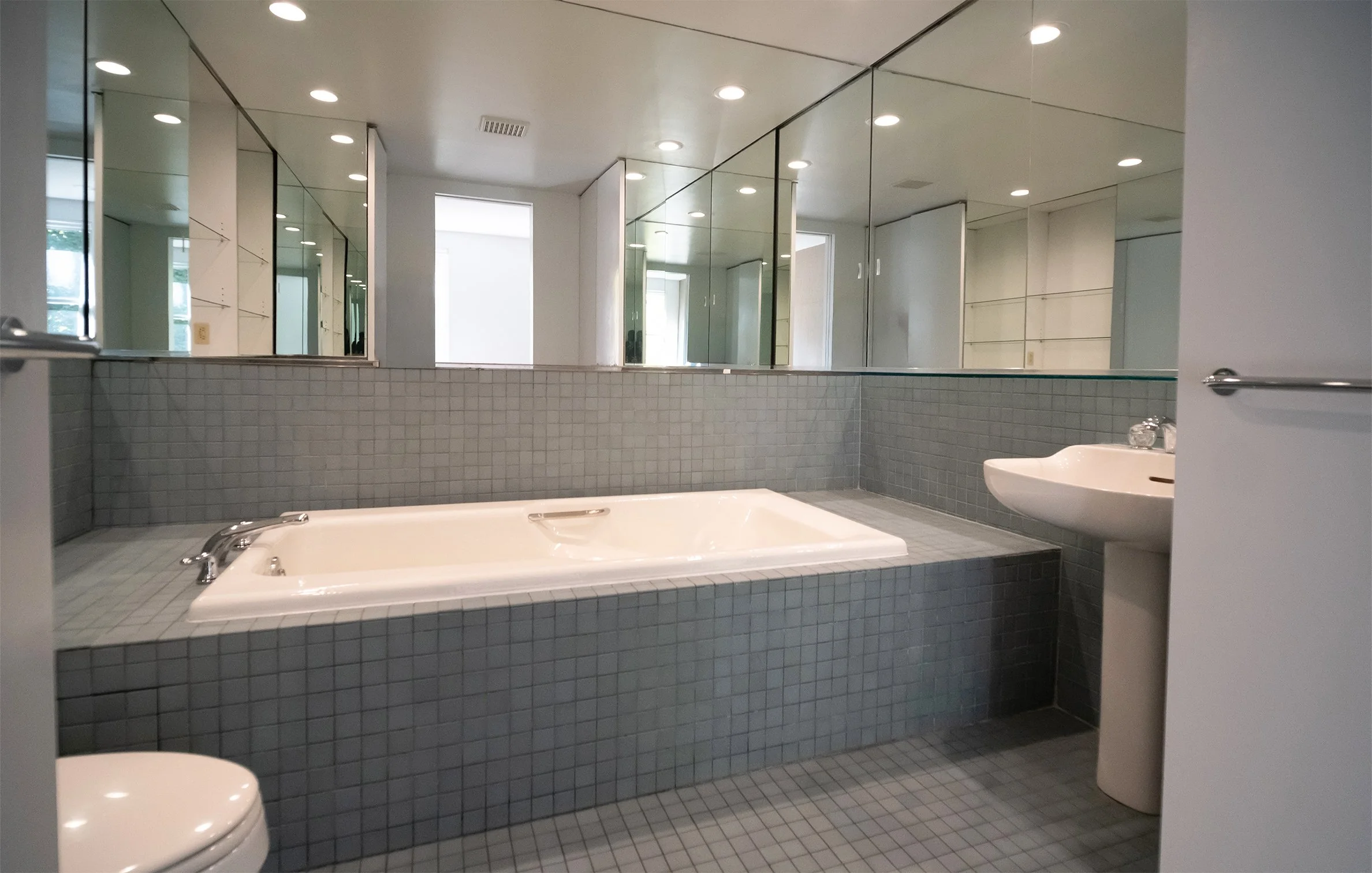 15_Thd Fl Bath copy.jpg