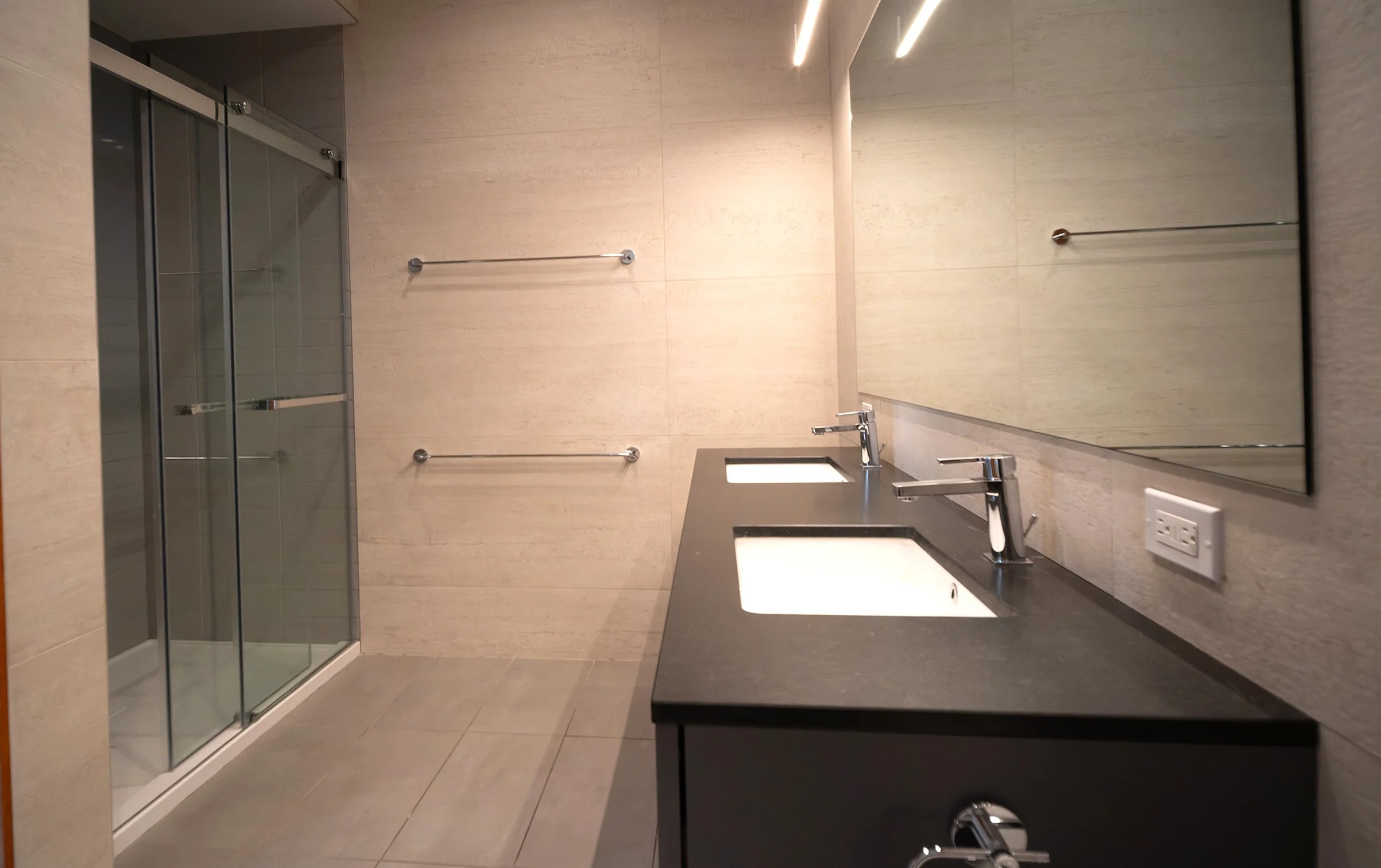 14_Master Bathroom.jpg