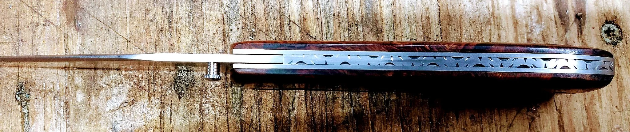 Alt text: B.A. Dodson Honduran Rose Wood liner lock folder viewed from the spine, showing decorative backspacer file-work and liner construction.