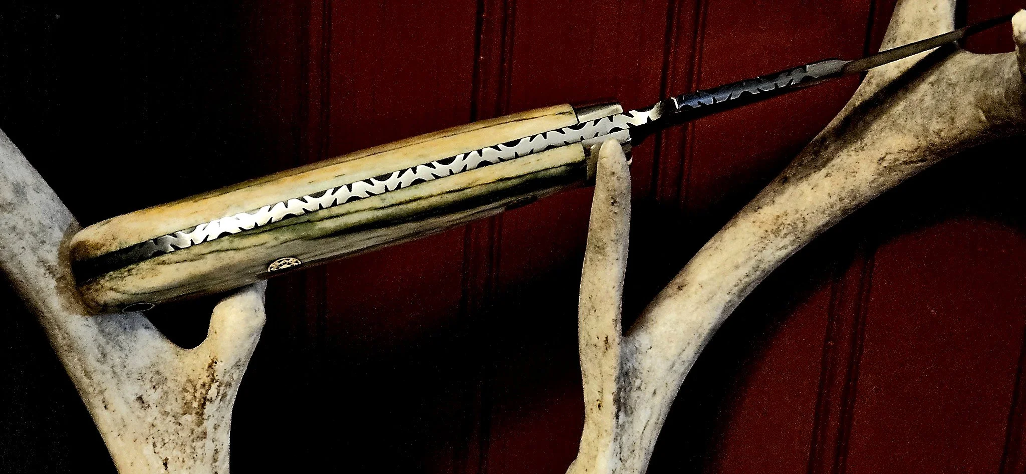 B.A. Dodson giraffe-bone fixed-blade skinner full-tang detail showing filework along the tang between the handle scales.