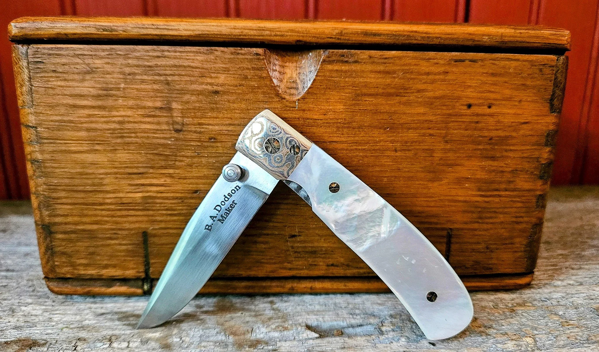 Mother-of-Pearl Liner Lock Folder