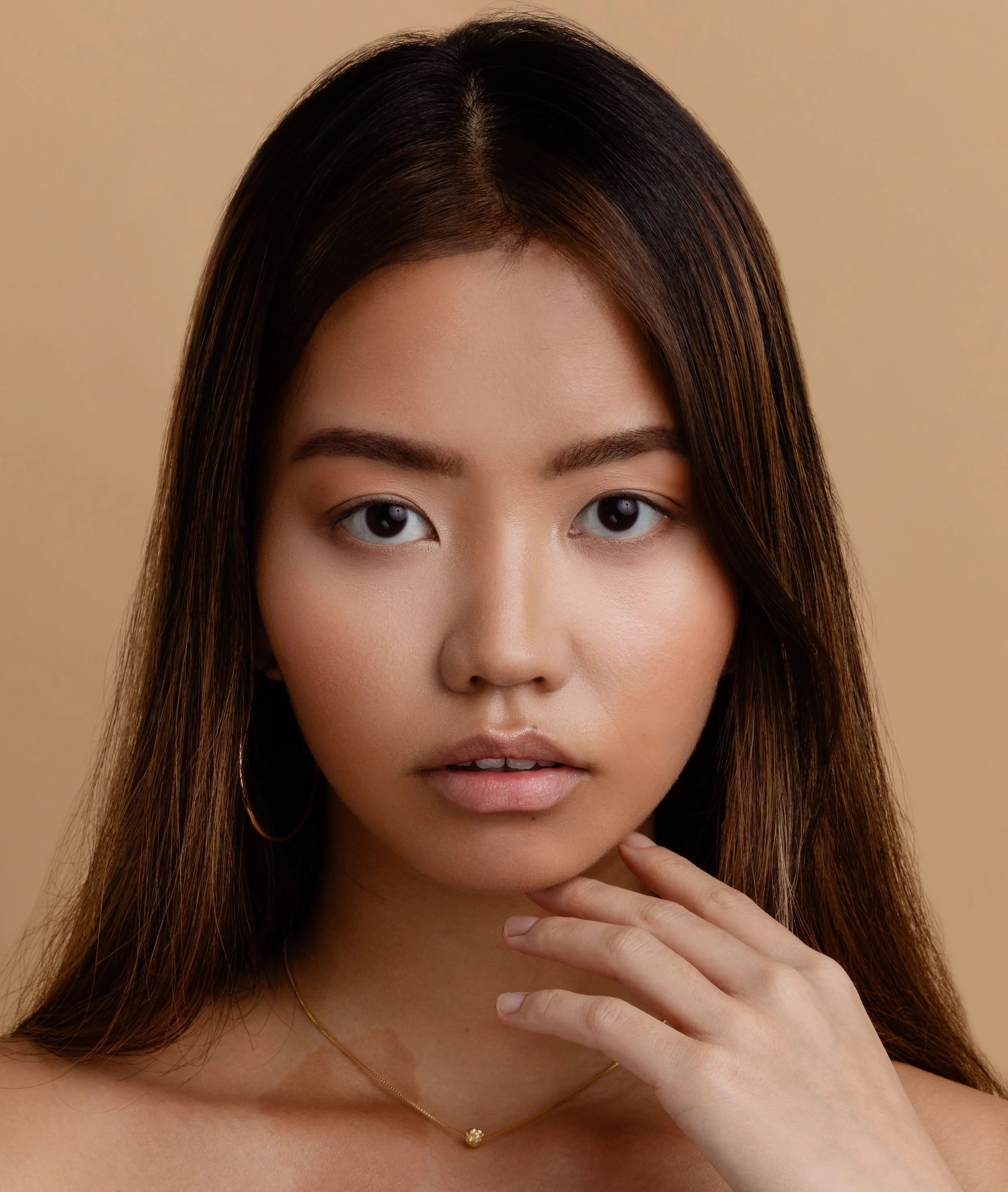 Soft enhancing magic that works on all.
Soft focus complexion with soft refined detailing. Beauty makeup by Kinga for skincare or other campaigns.
