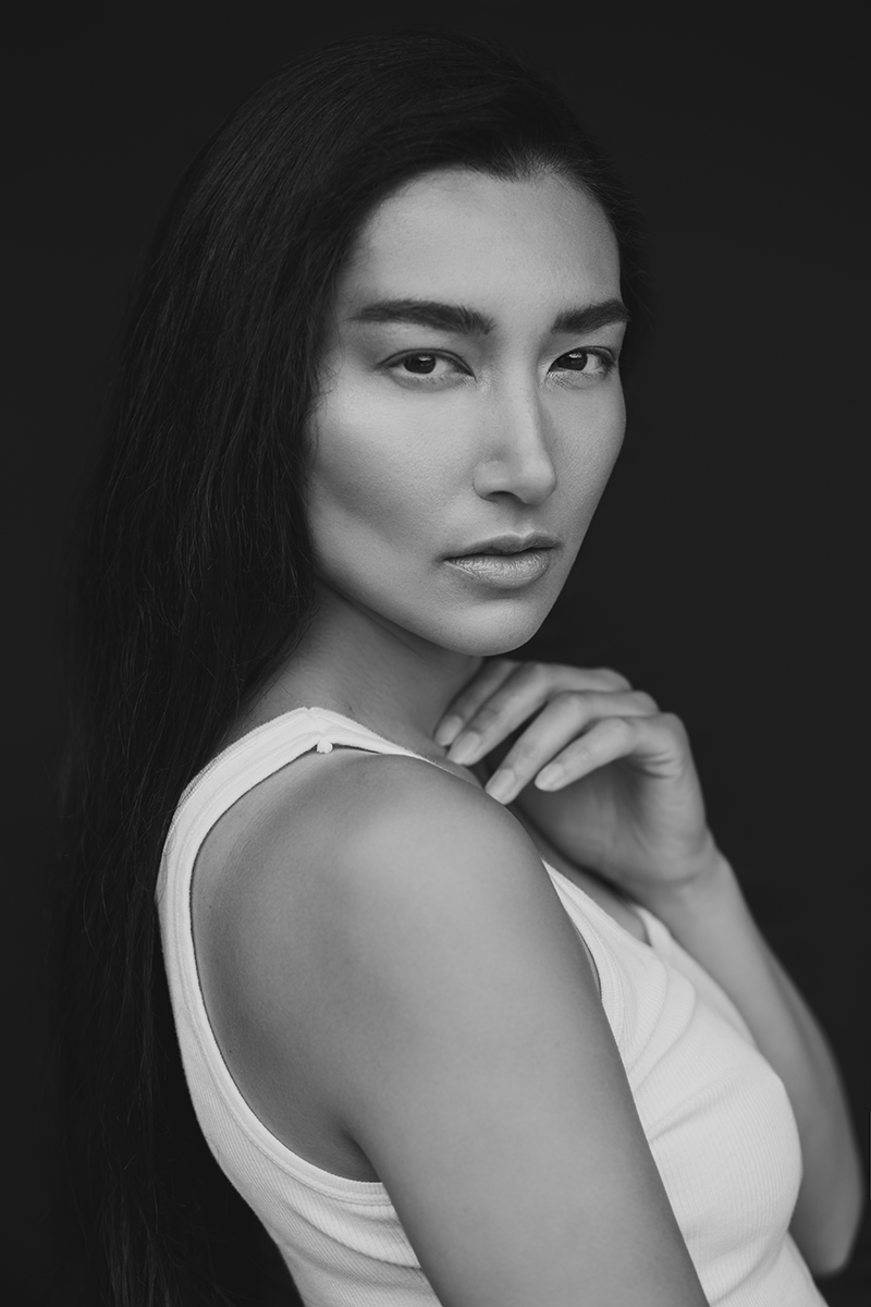 Black‑and‑white beauty close‑up
Fresh, glowing skin captured in natural light. Editorial beauty by Kinga for lifestyle and skincare campaigns.