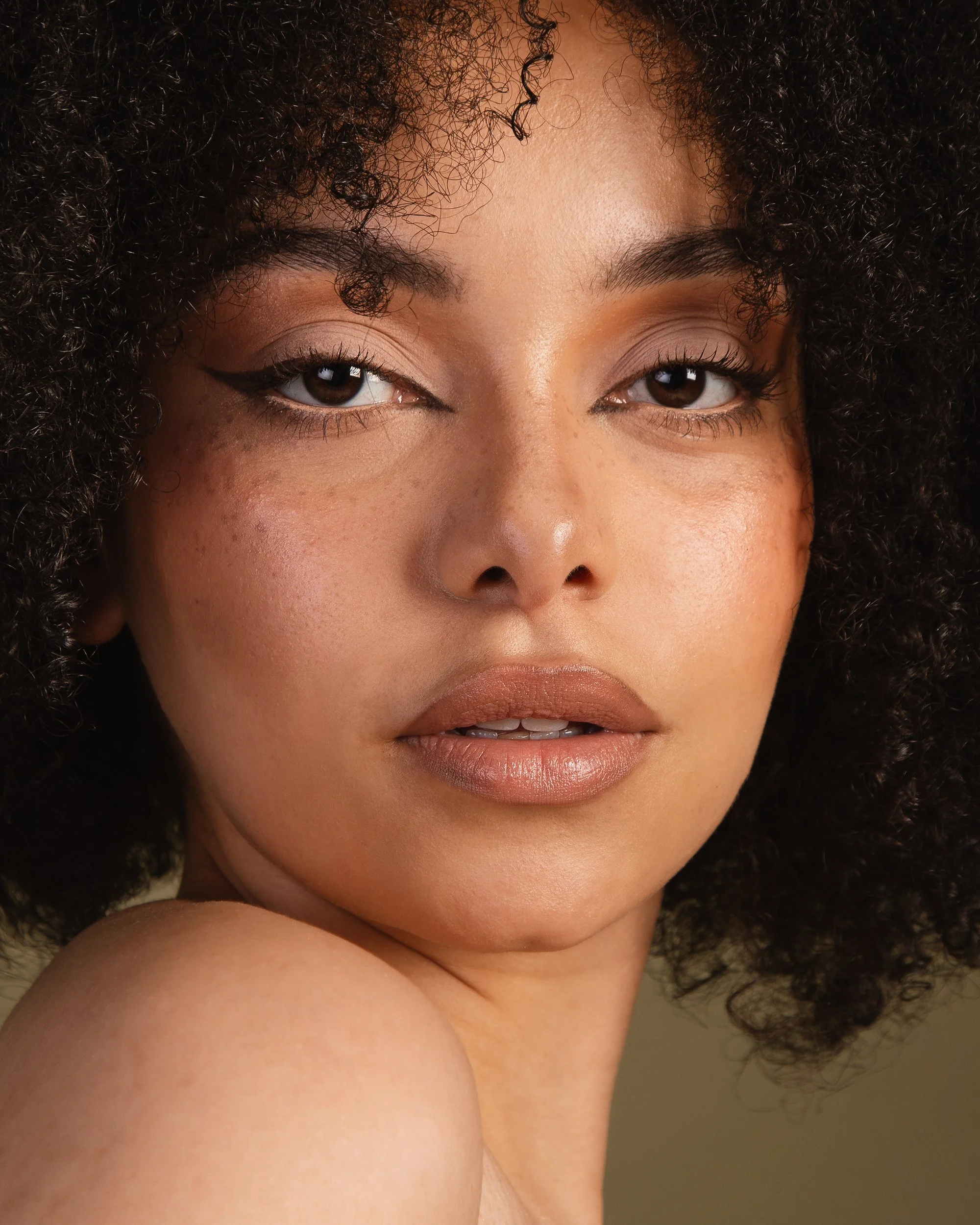 Clean, natural complexion with soft texture and minimal glam. Beauty by Kinga, celebrating authentic, inclusive skin.