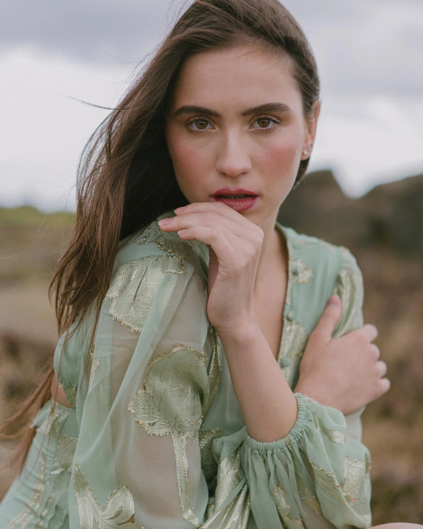 Soft enhancing magic.
Glowing, dewy complexion with soft refined detailing. Beauty makeup by Kinga for skincare or other campaigns.