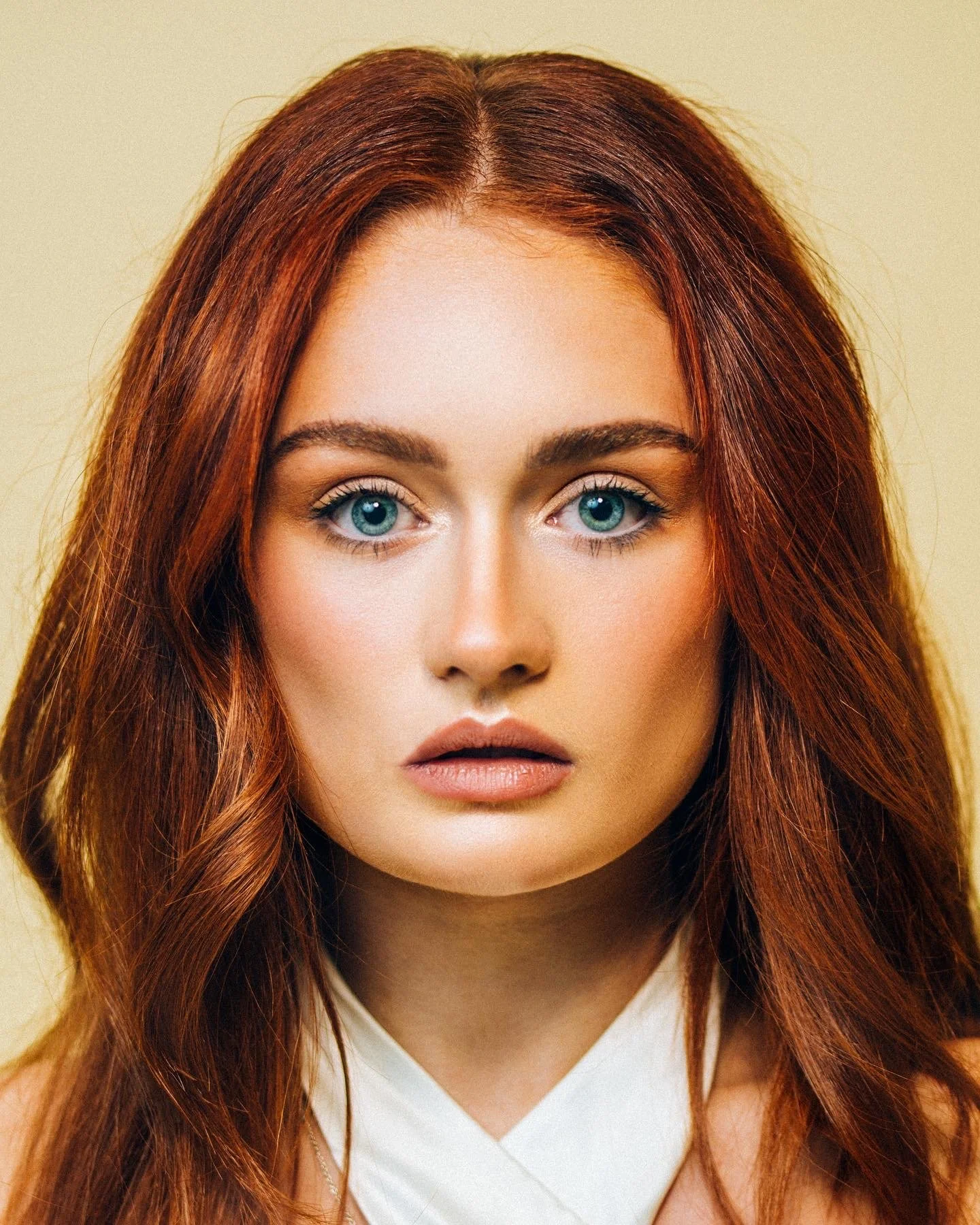 Soft enhancing magic.
Glowing, dewy complexion with soft refined detailing. Beauty makeup by Kinga for skincare or other campaigns.