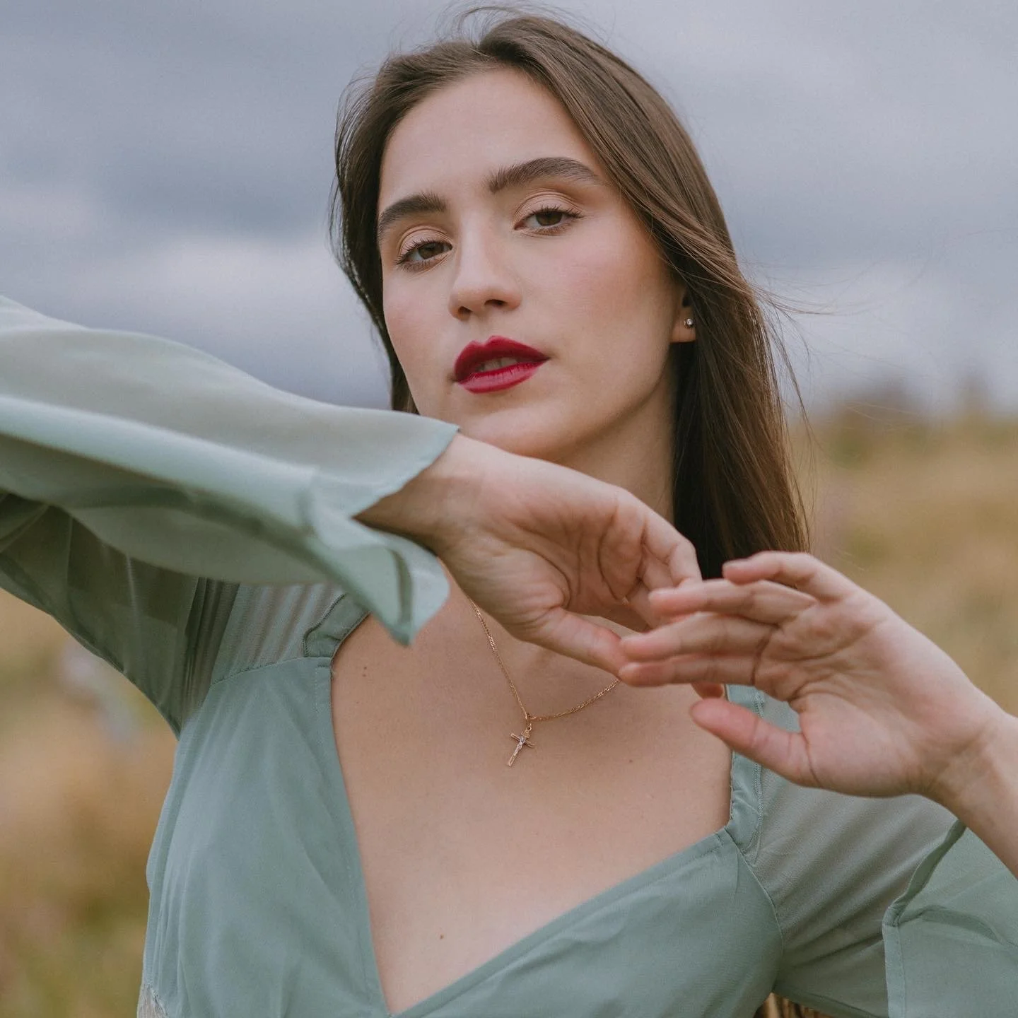 Soft enhancing magic.
Glowing, dewy complexion with soft refined detailing. Beauty makeup by Kinga for skincare or other campaigns.
