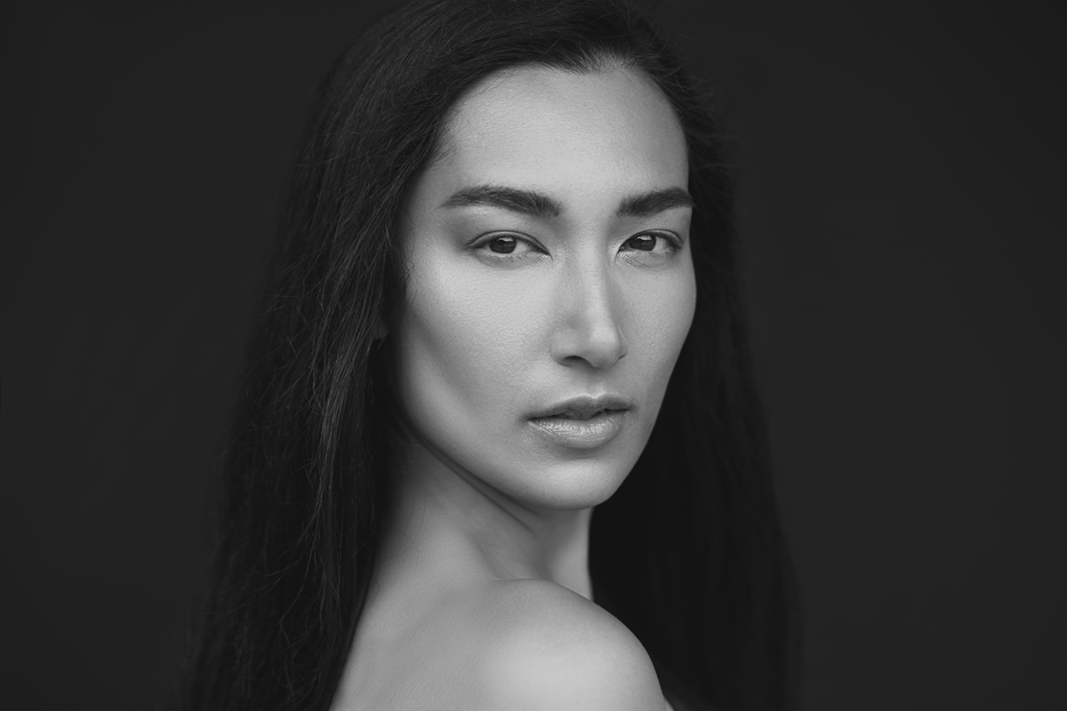 Black‑and‑white beauty close‑up
Fresh, glowing skin captured in natural light. Editorial beauty by Kinga for lifestyle and skincare campaigns.
