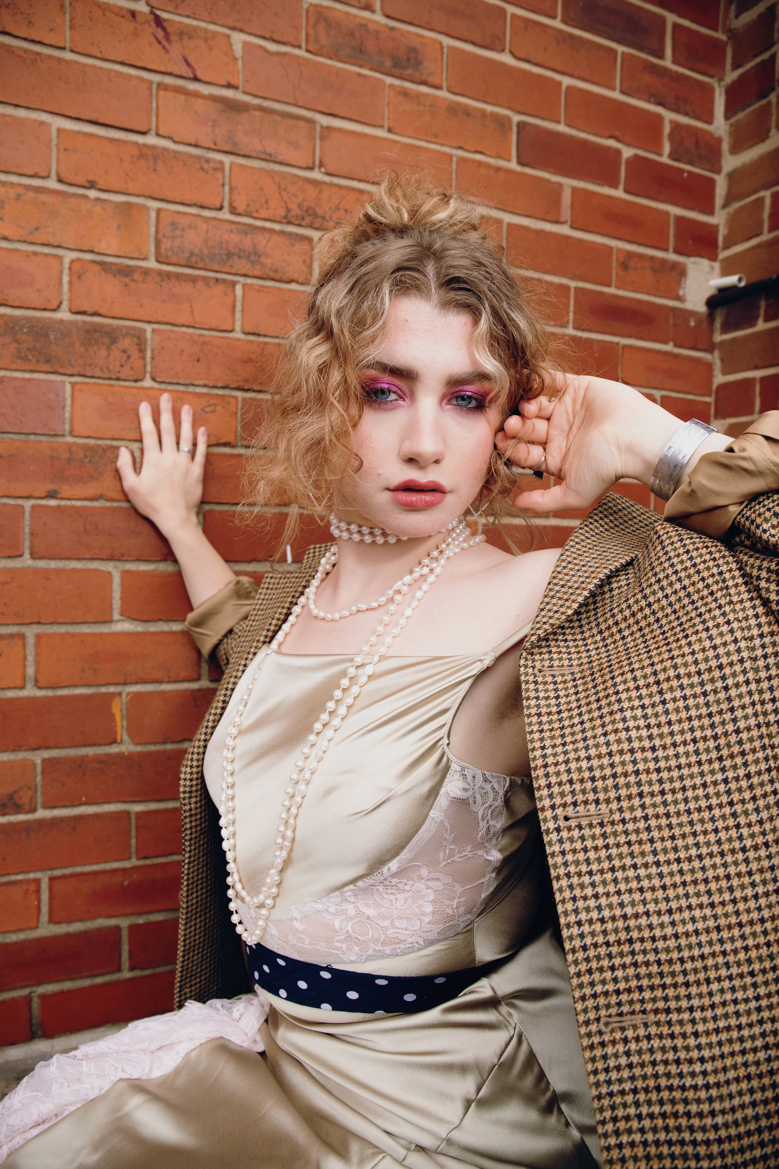 Vivianne Westwood inspired editorial. Pink toned glam look created on Ellur by Kinga
