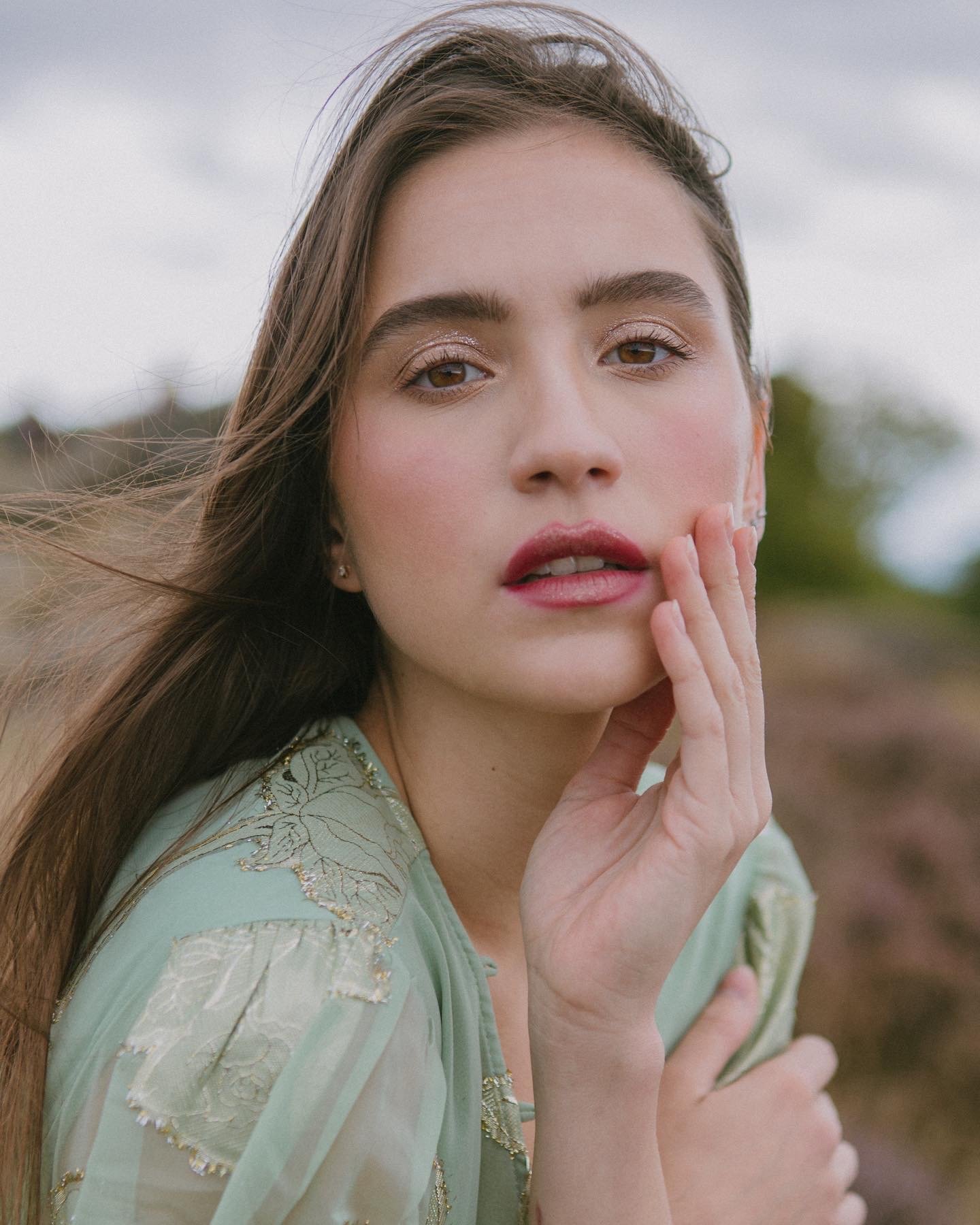 Soft enhancing magic.
Glowing, dewy complexion with soft refined detailing. Beauty makeup by Kinga for skincare or other campaigns.