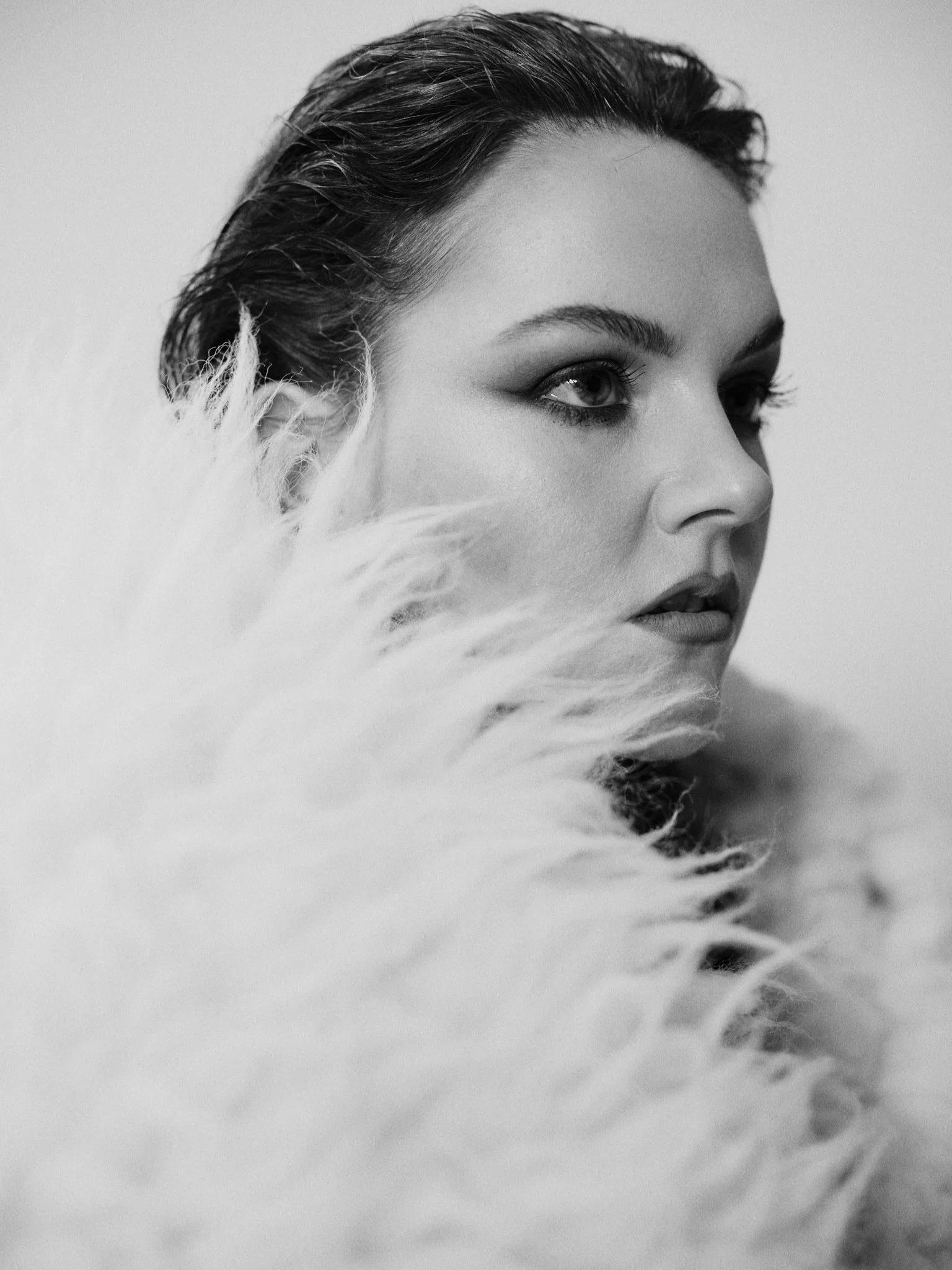 Chic and timeless smoked eye look with bold lip. Leeds‑based makeup artistry by Kinga for fashion, media, and campaigns. 
