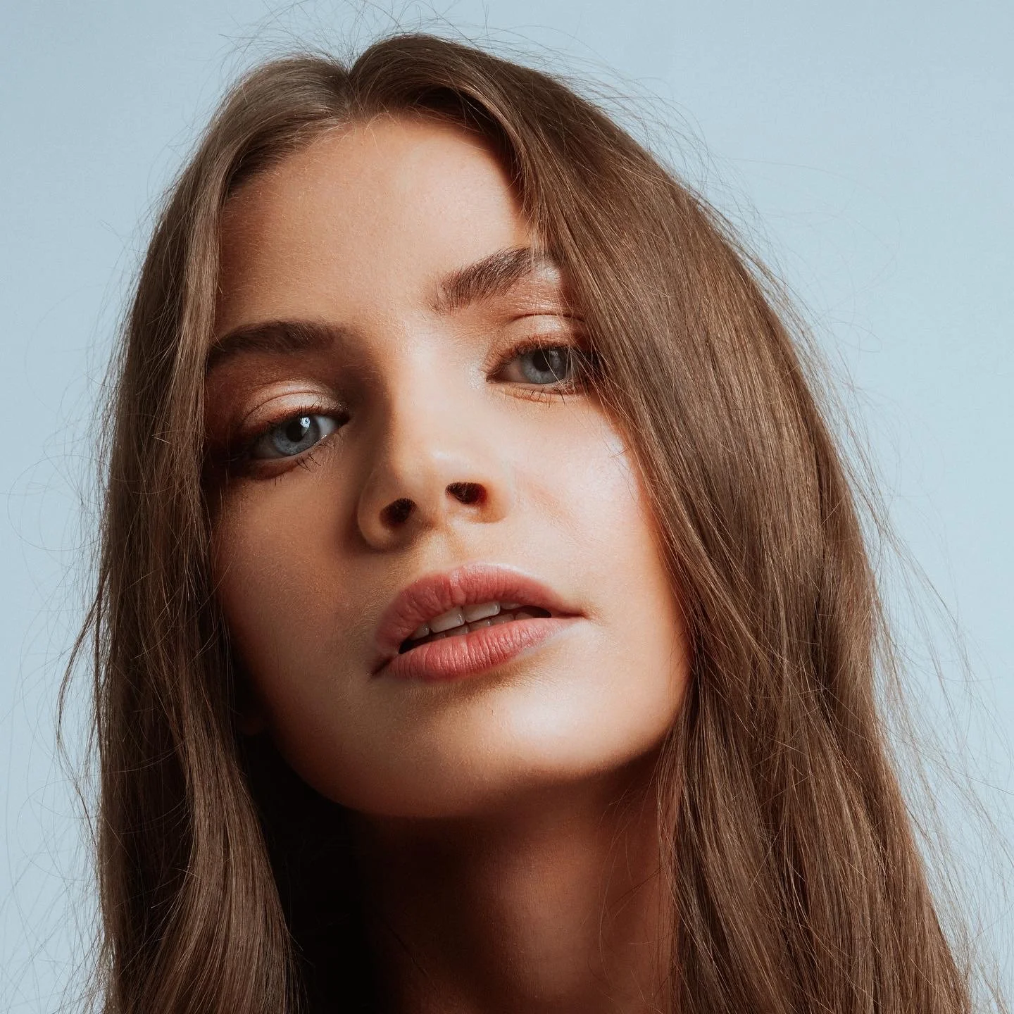 Soft enhancing magic that works on all.
Soft focus complexion with soft refined detailing. Beauty makeup by Kinga for skincare or other campaigns.