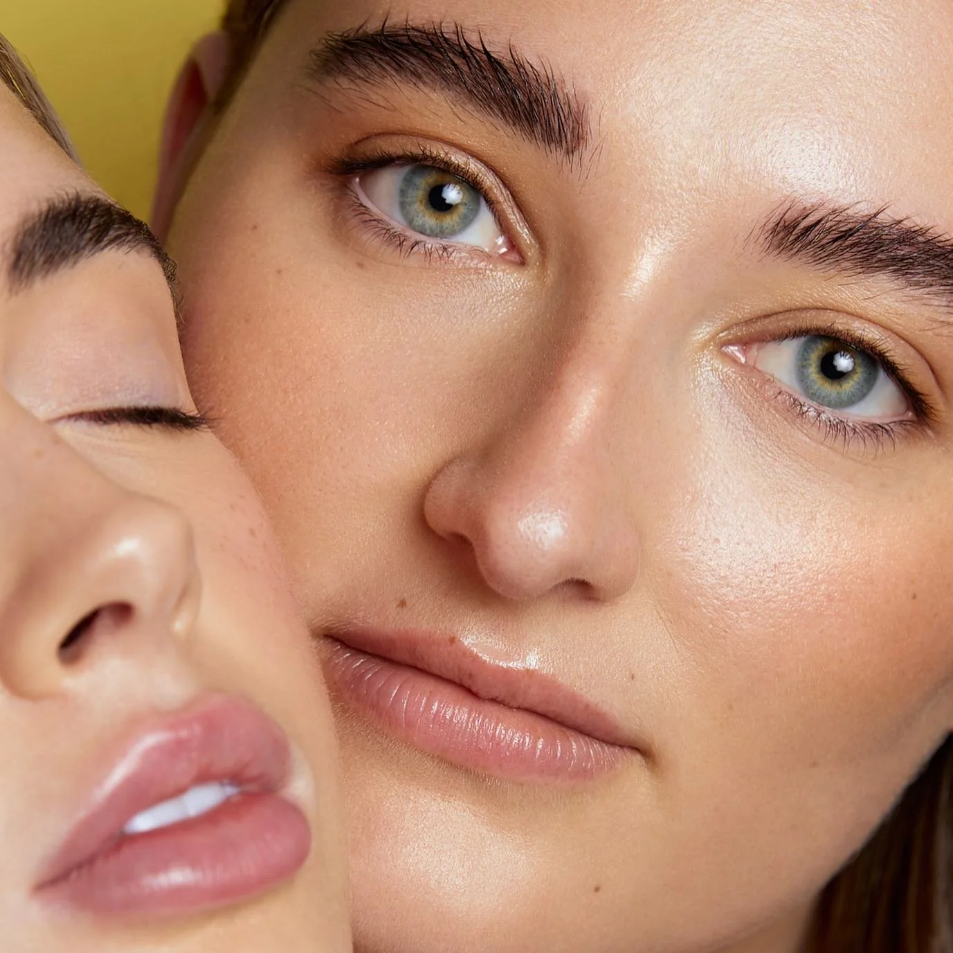 "No makeup" makeup artistry.
Glowing, dewy complexion with glossy lips and refined detailing. Beauty makeup by Kinga for skincare and cosmetic campaigns.