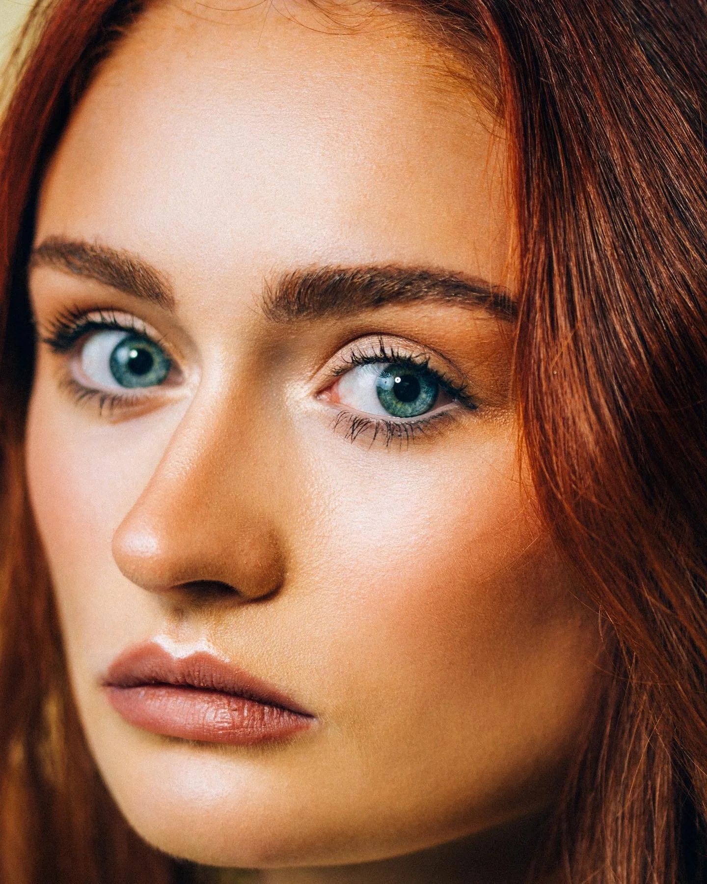 Soft enhancing magic.
Glowing, dewy complexion with soft refined detailing. Beauty makeup by Kinga for skincare or other campaigns.