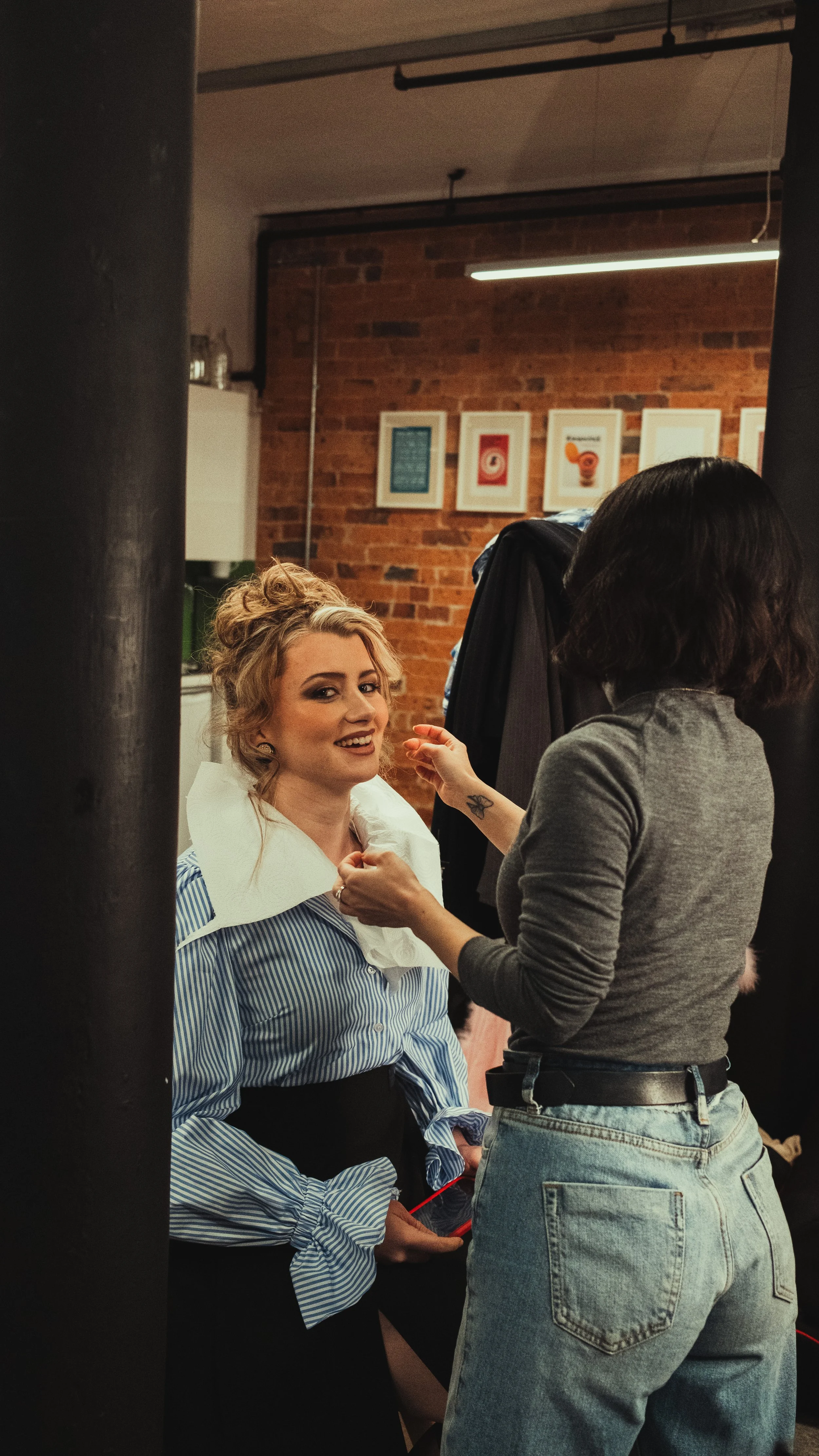 Ellur "Boys" Music Video. BTS Professional on‑set makeup by Kinga, highlighting refined skin work and beauty preparation for film and media.