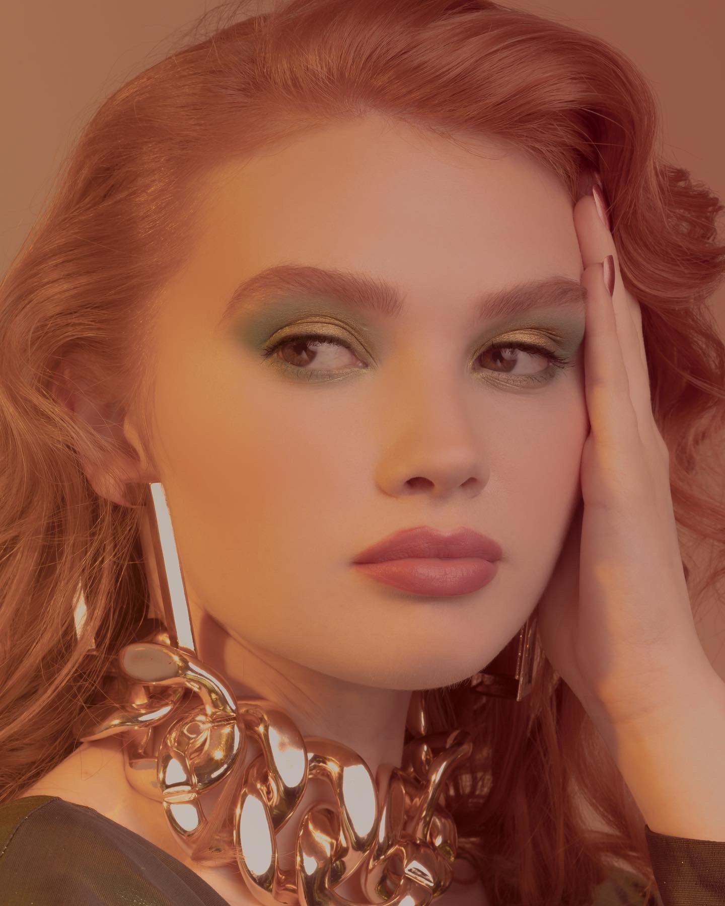 Warm, luminous complexion with soft glam detailing. Beauty makeup by Kinga, blending refined skin work with modern styling.