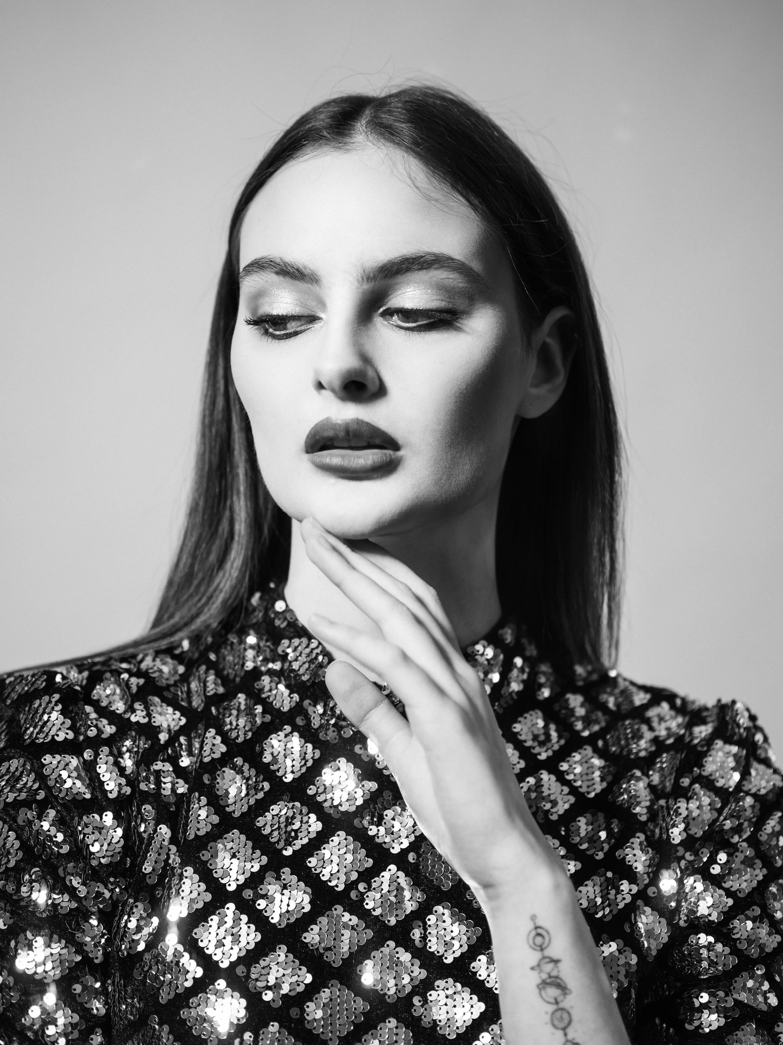 Minimalist editorial makeup highlighting natural texture and sculpted features. Kinga’s timeless, skin‑focused approach for fashion and media