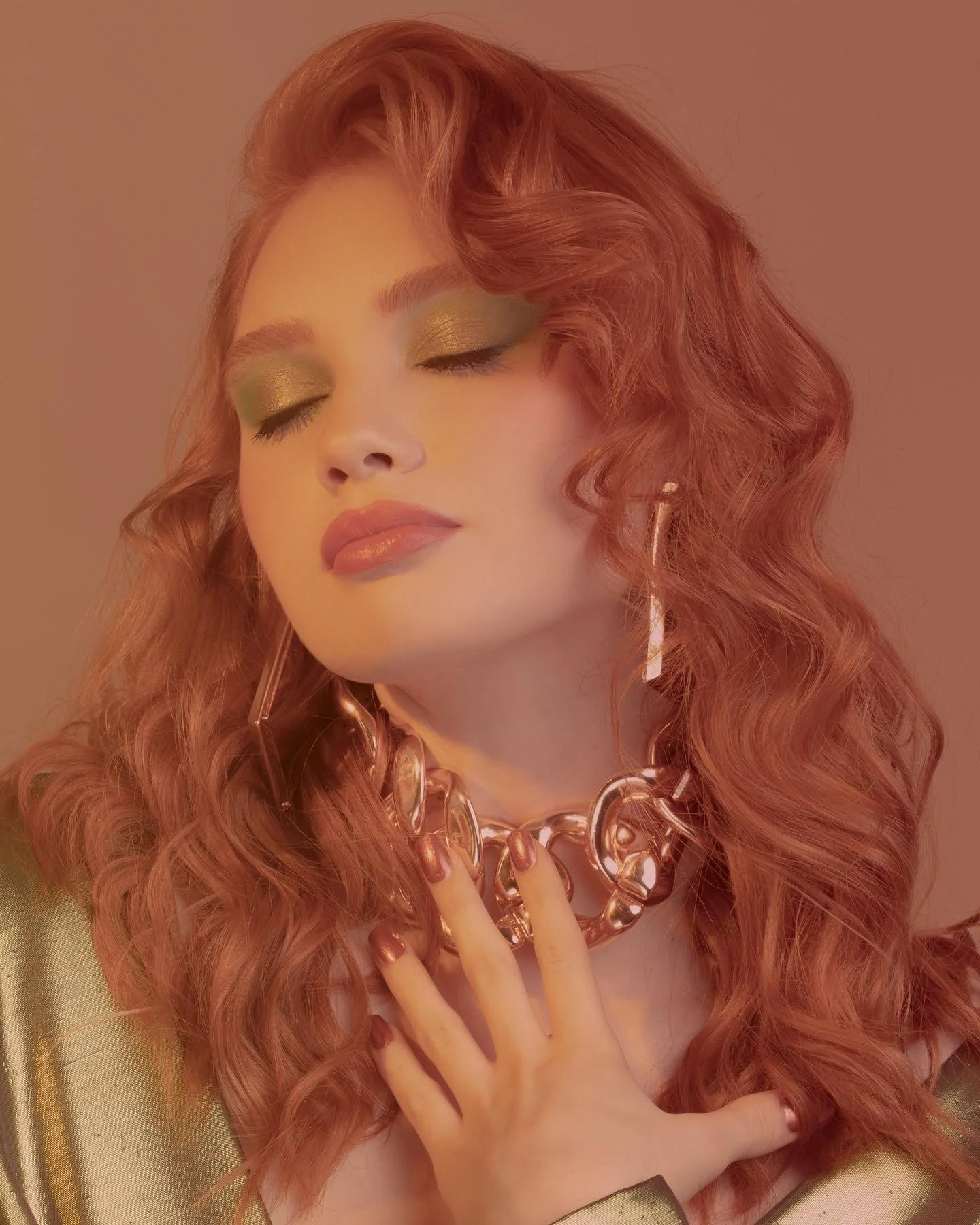 Warm, luminous complexion with soft glam detailing. Beauty makeup by Kinga, blending refined skin work with modern styling.