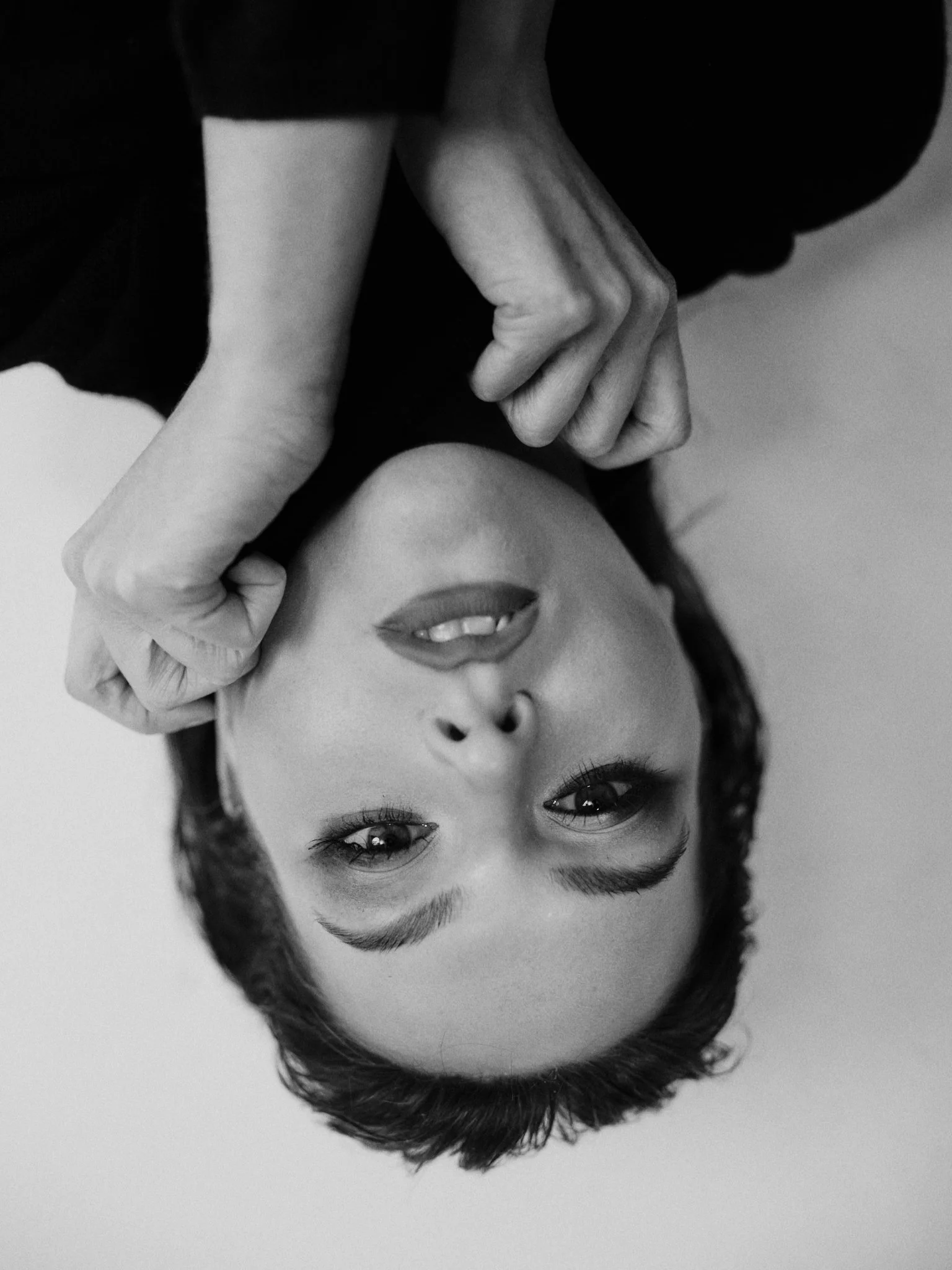 Bold ack and white editorial makeup with sculpted skin, smoked eye look. Leeds‑based makeup artistry by Kinga for fashion, media, and campaigns. 