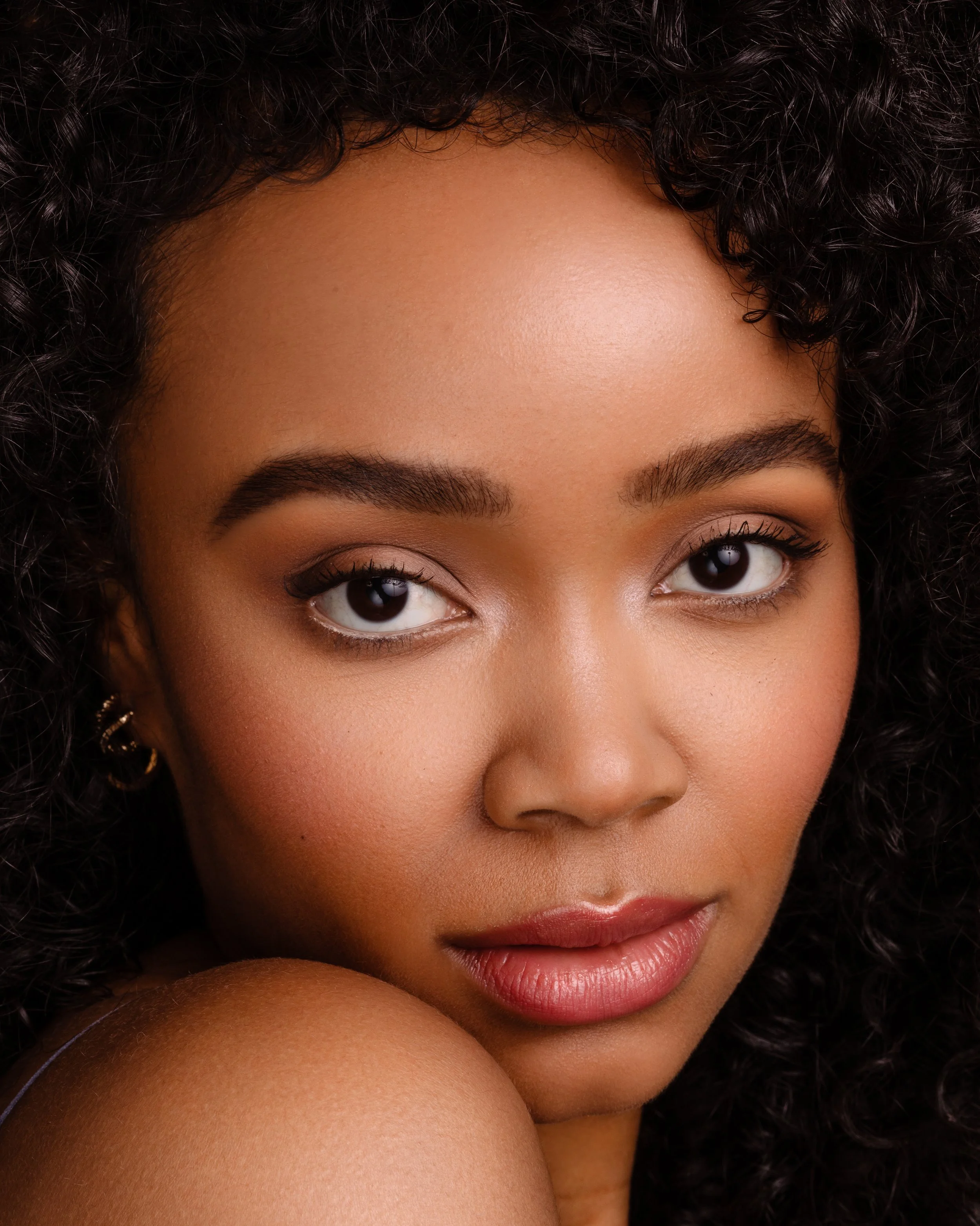 Soft enhancing magic that works on all.
Soft focus complexion with soft refined detailing. Beauty makeup by Kinga for skincare or other campaigns.