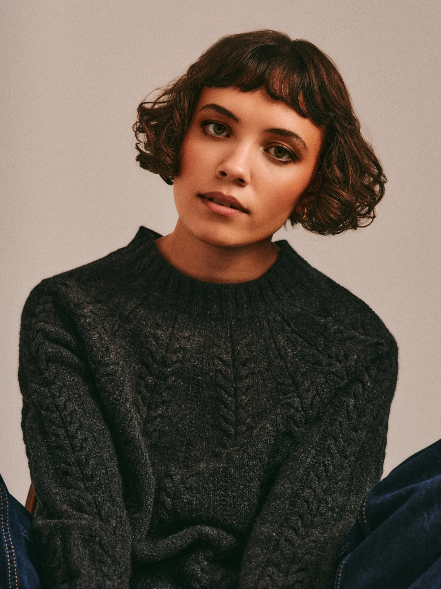 Soft enhancing magic.
Glowing, dewy complexion with soft refined detailing. Beauty makeup by Kinga for skincare or other campaigns.