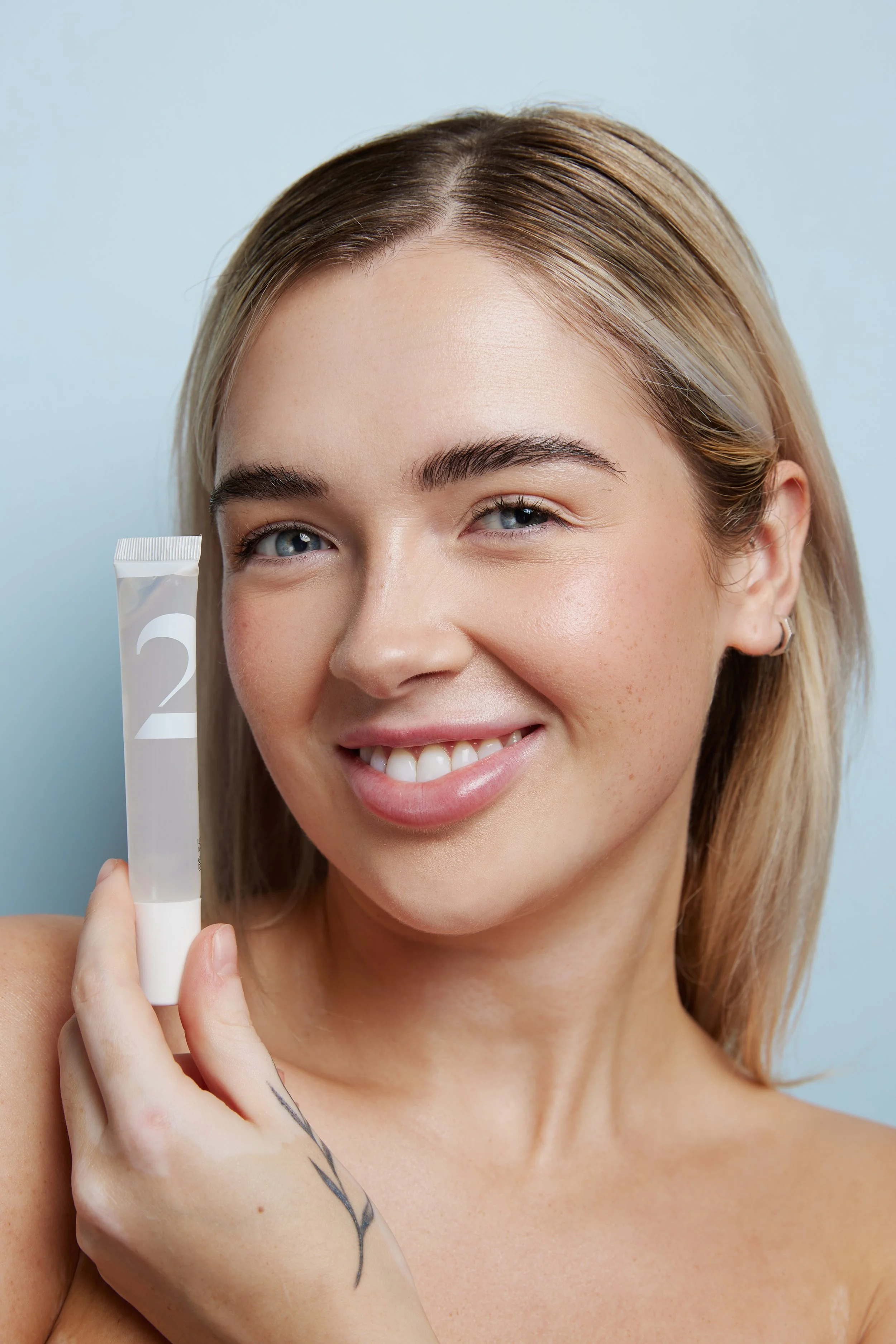 "No makeup" makeup artistry.
Radiant complexion with soft enhancing detailing. Beauty makeup by Kinga, specialising in refined, skin‑focused looks for campaigns and media.