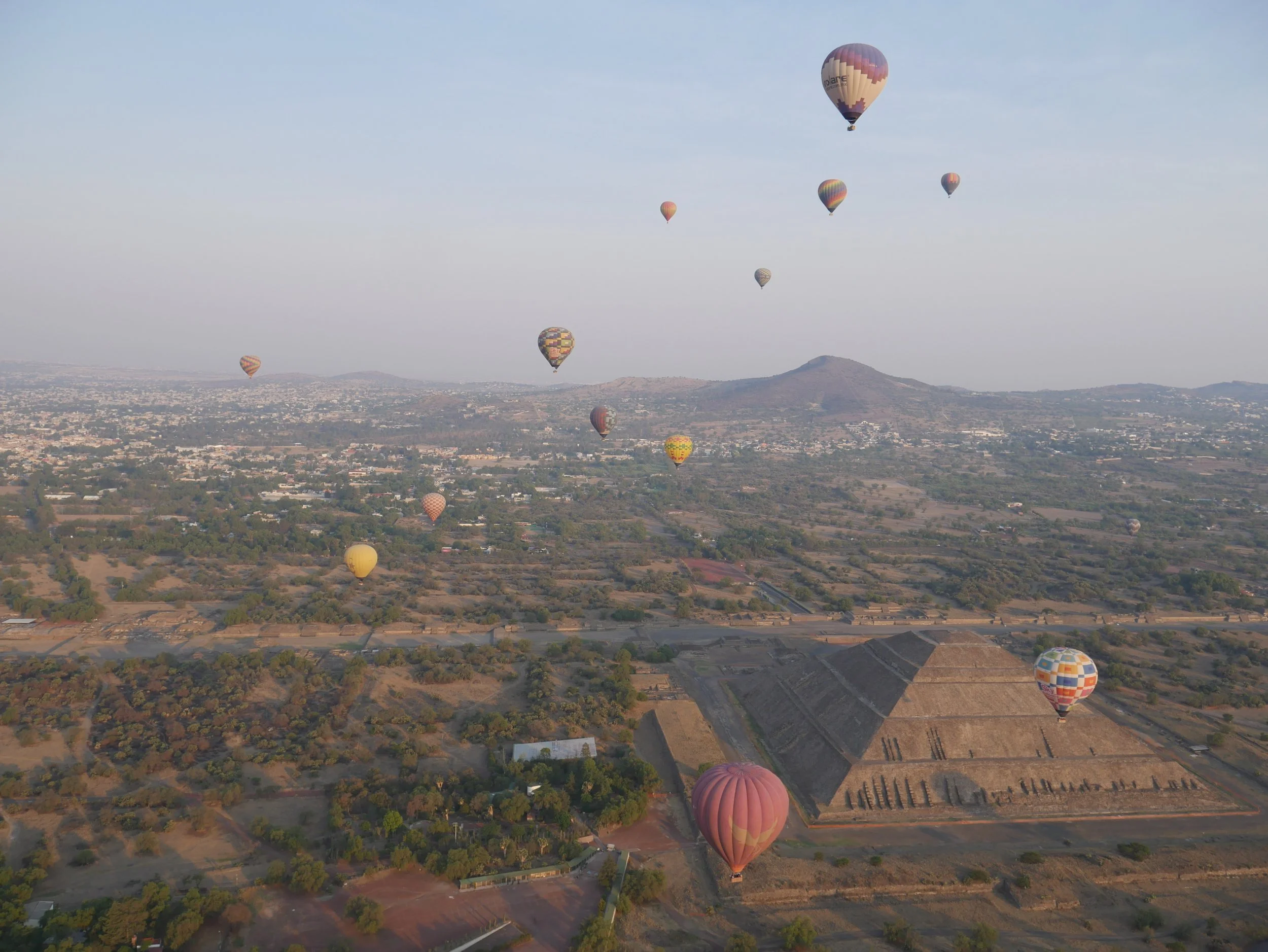 Hot air balloon ride over Teotiohuacan 