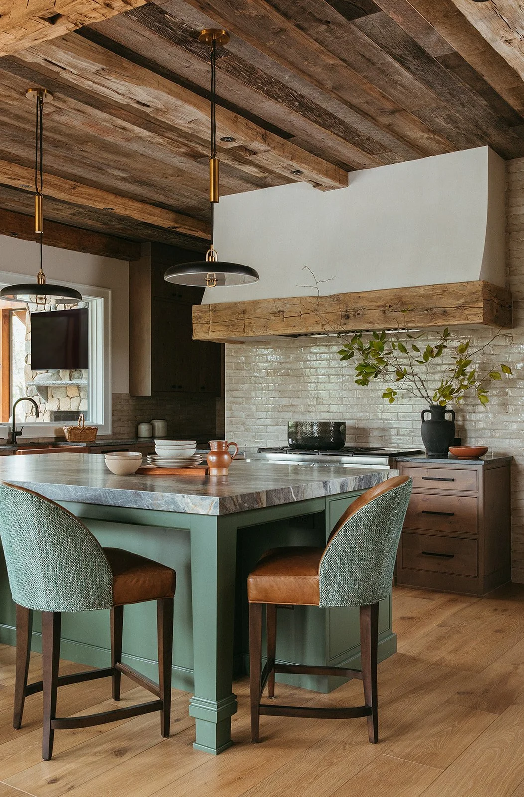 Christina-Hussey-Photography_Emily_Malcom_Interiors_LakeJames-1-4_websize.jpg
